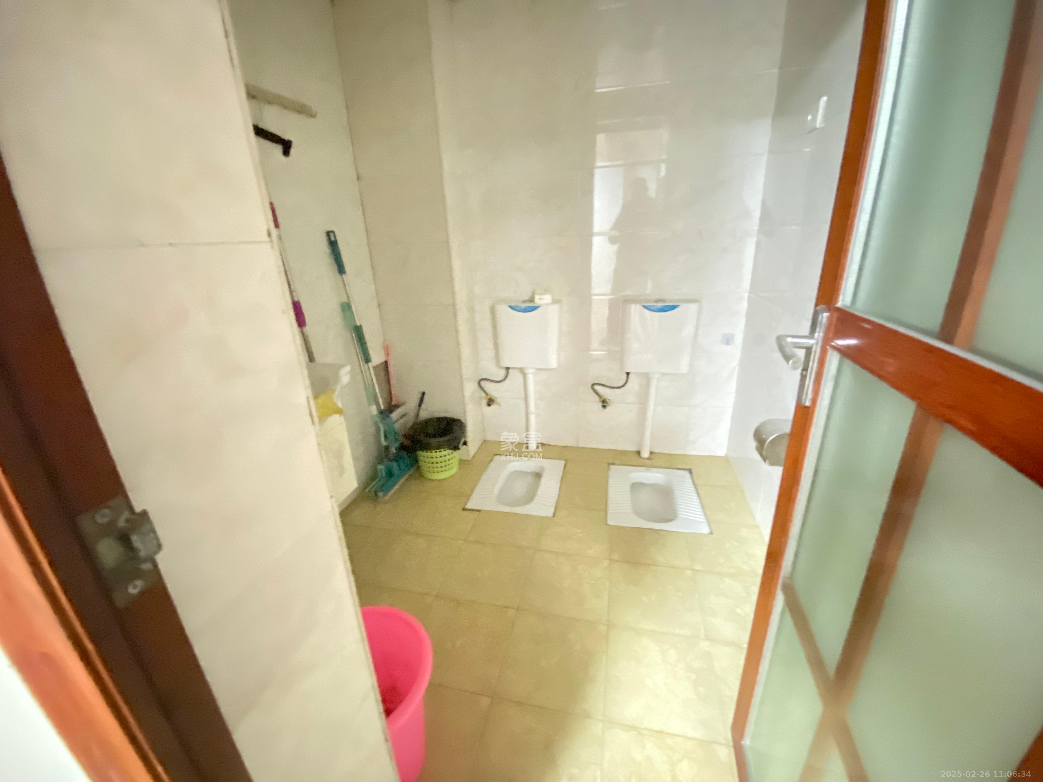 星大峰汇商务楼  1室2厅1卫    6800.0元/月 星大峰汇商务楼  1室2厅1卫    6800.0元/月室内图