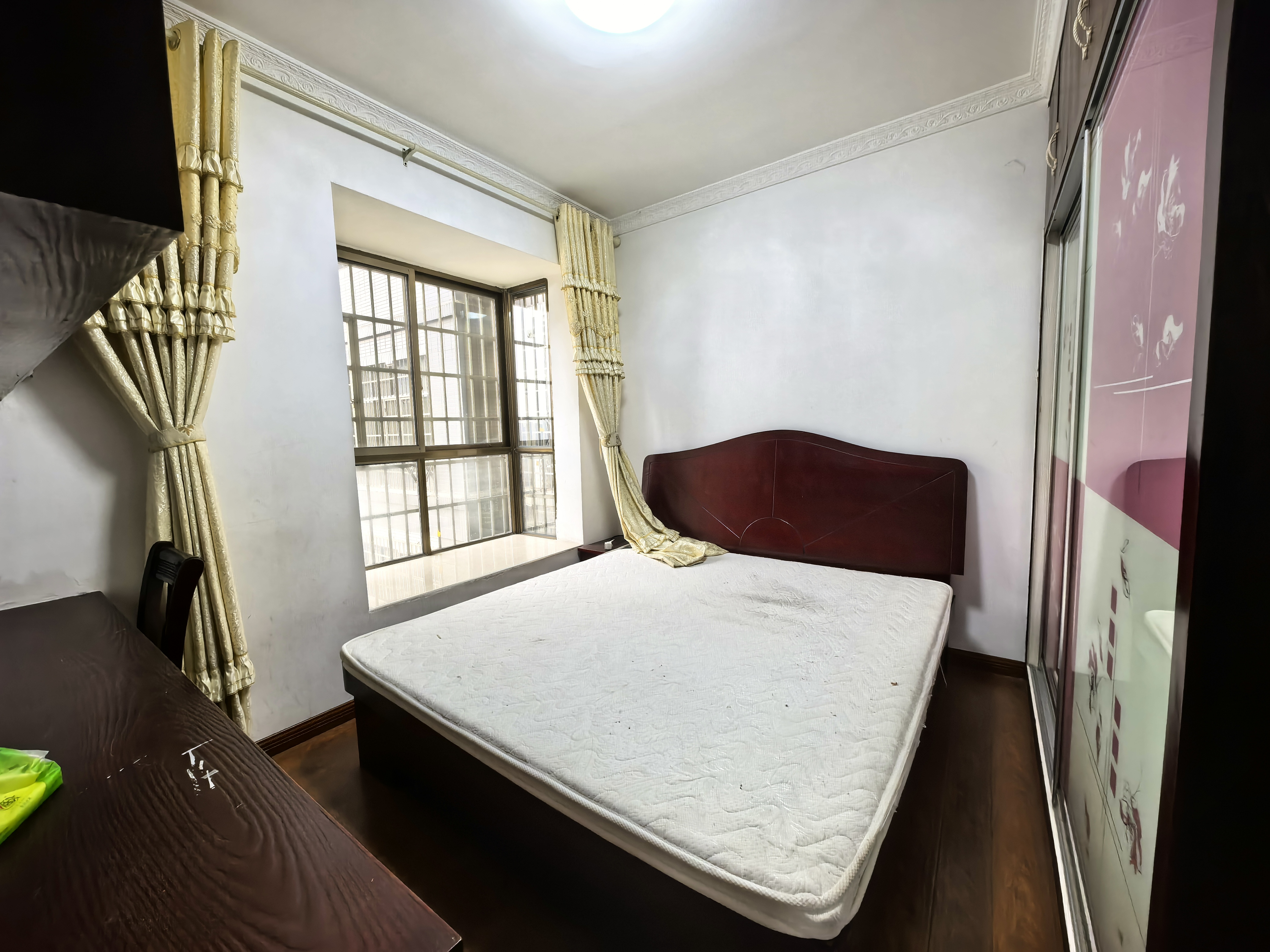 城南壹号 3室2厅2卫 65.8万 城南壹号 3室2厅2卫 65.8万客厅