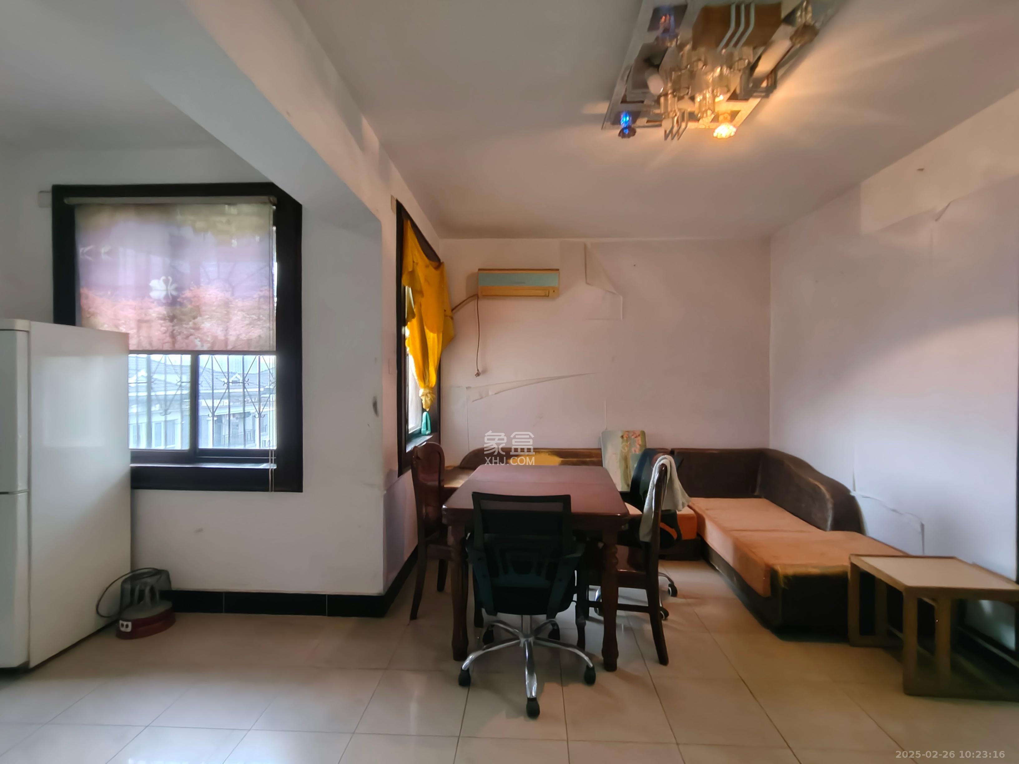 山水庭院  2室1厅1卫    2000.0元/月 山水庭院  2室1厅1卫    2000.0元/月室内图1