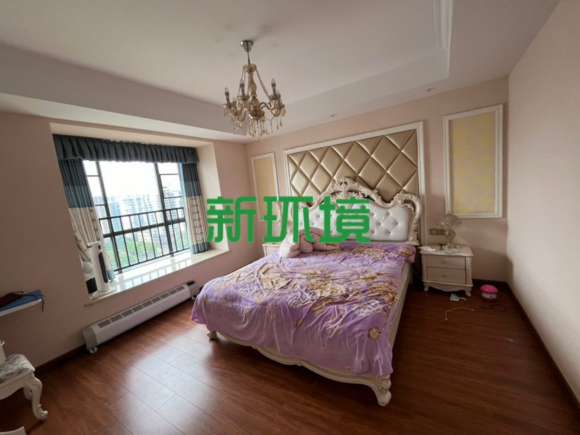 栗源小区  5室2厅2卫   145.00万客厅