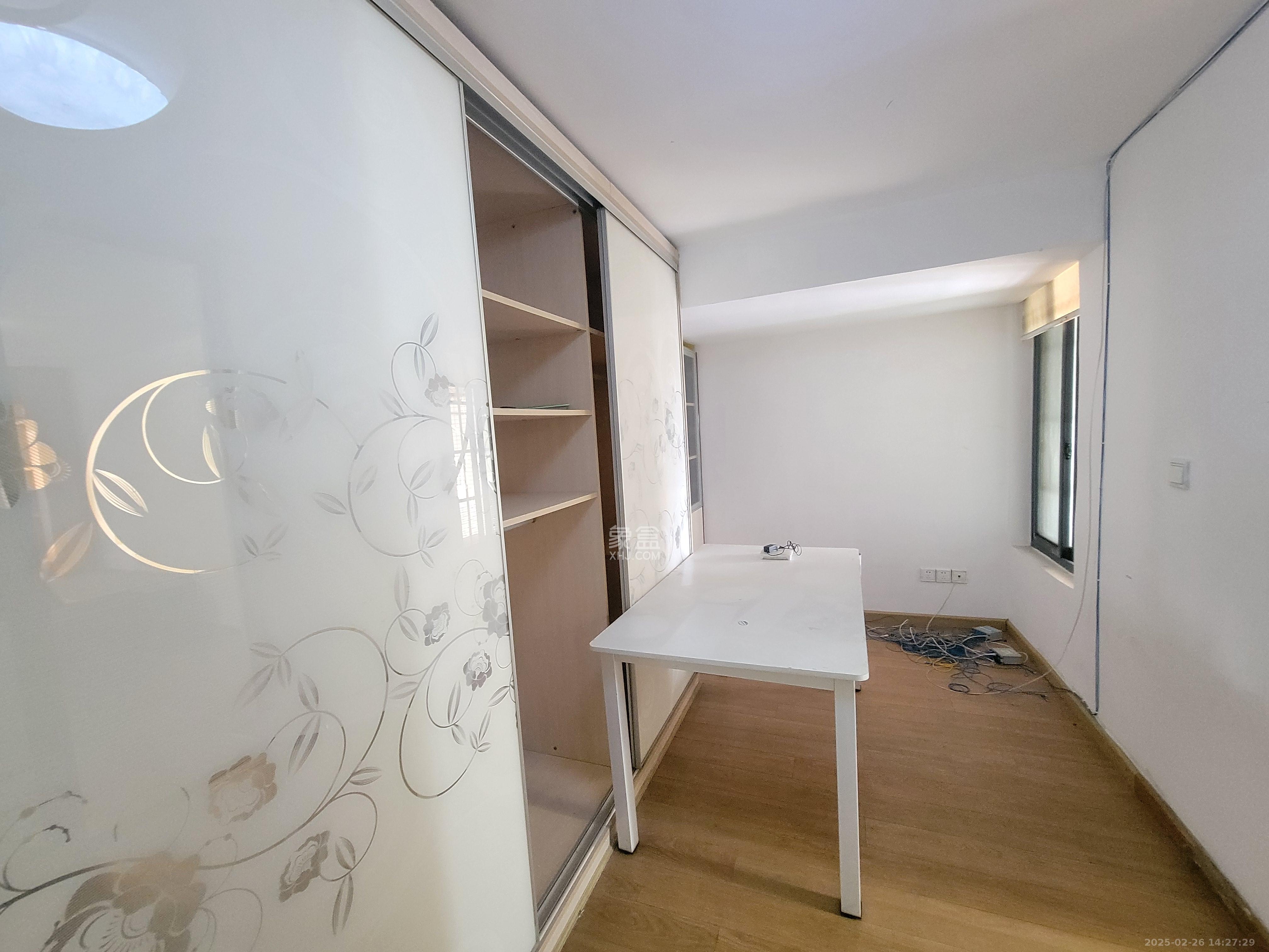 兰亭峰景 1室2厅1卫 2200.0元/月 兰亭峰景 1室2厅1卫 2200.0元/月室内图