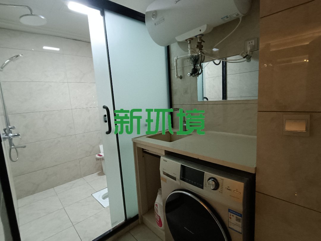 东方明珠  3室2厅2卫   60.80万客厅