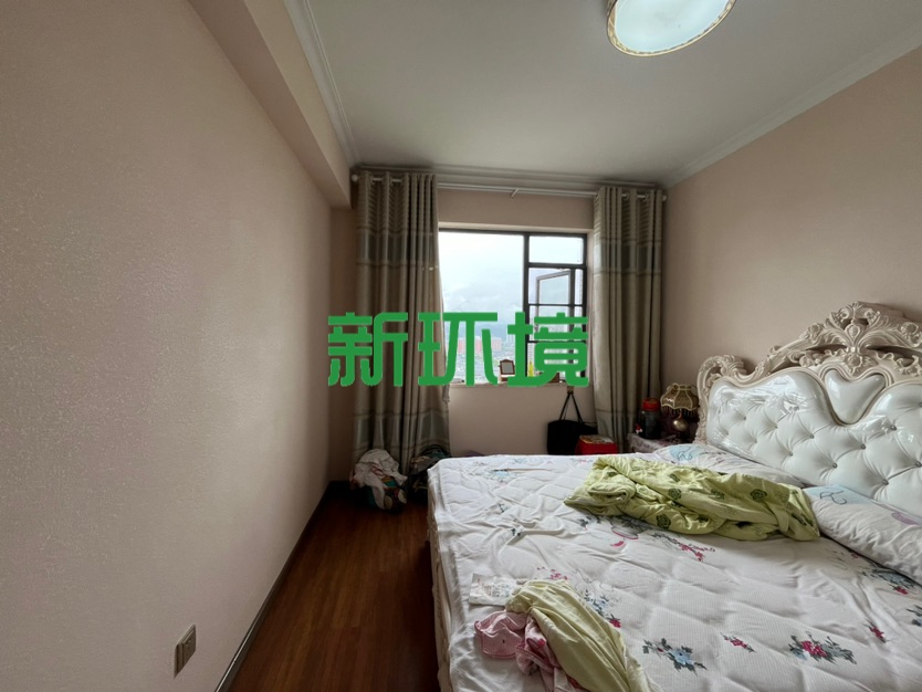栗源小区  5室2厅2卫   145.00万客厅