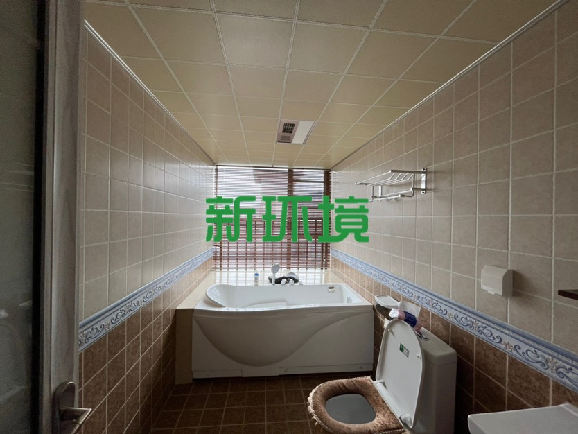 栗源小区  5室2厅2卫   145.00万客厅