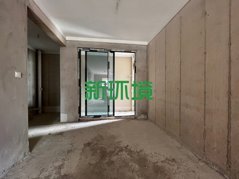 荣盛花语书苑 4室2厅2卫 85.0万 荣盛花语书苑 4室2厅2卫 85.0万客厅