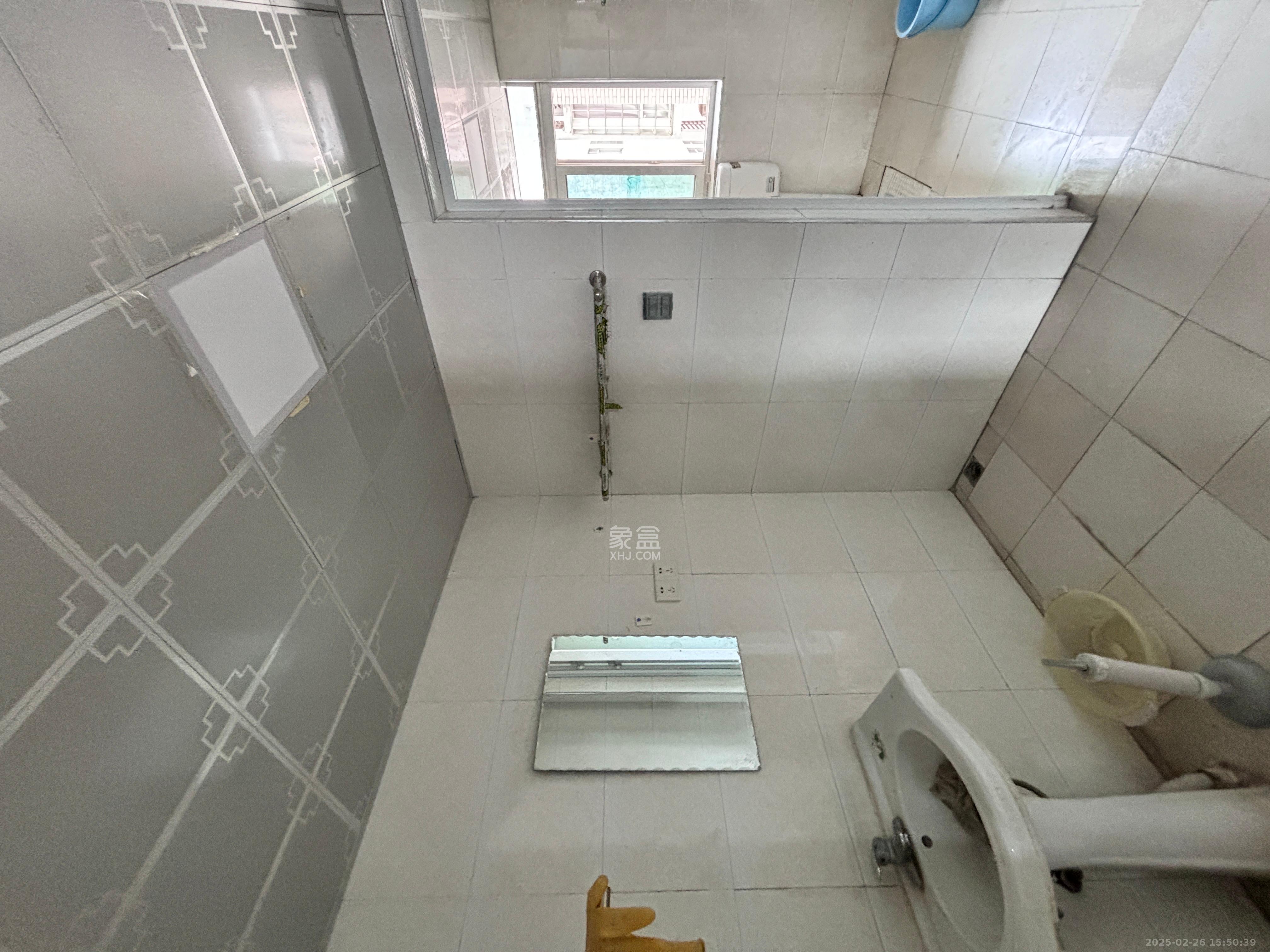 大塘湾公寓  3室2厅2卫    2000.0元/月室内图