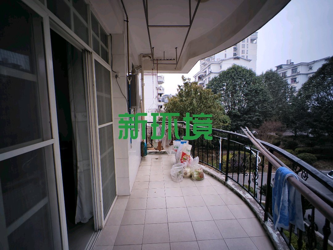 南庄花园 4室2厅2卫 135.0万 南庄花园 4室2厅2卫 135.0万客厅