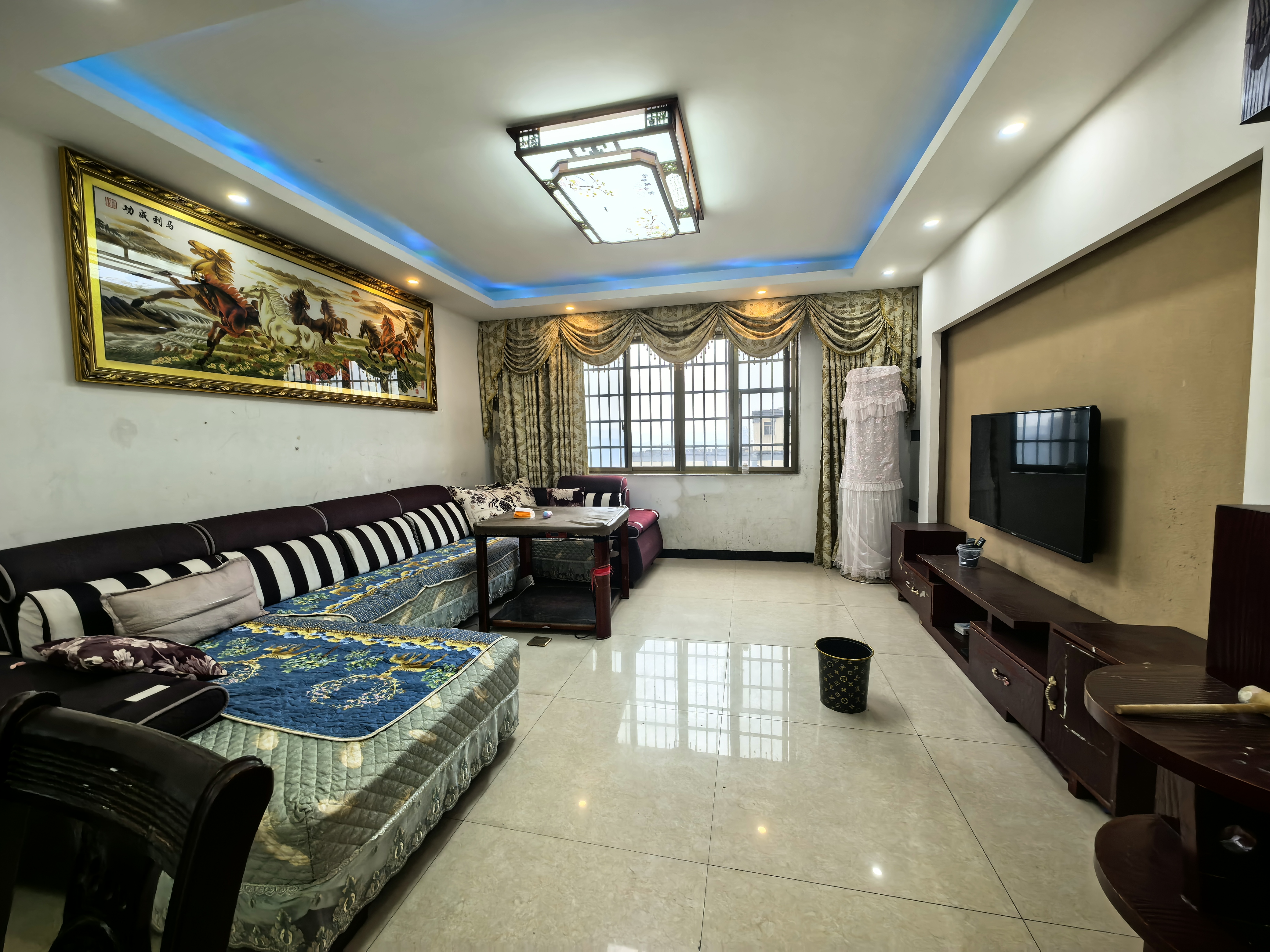 城南壹号 3室2厅2卫 65.8万 城南壹号 3室2厅2卫 65.8万客厅