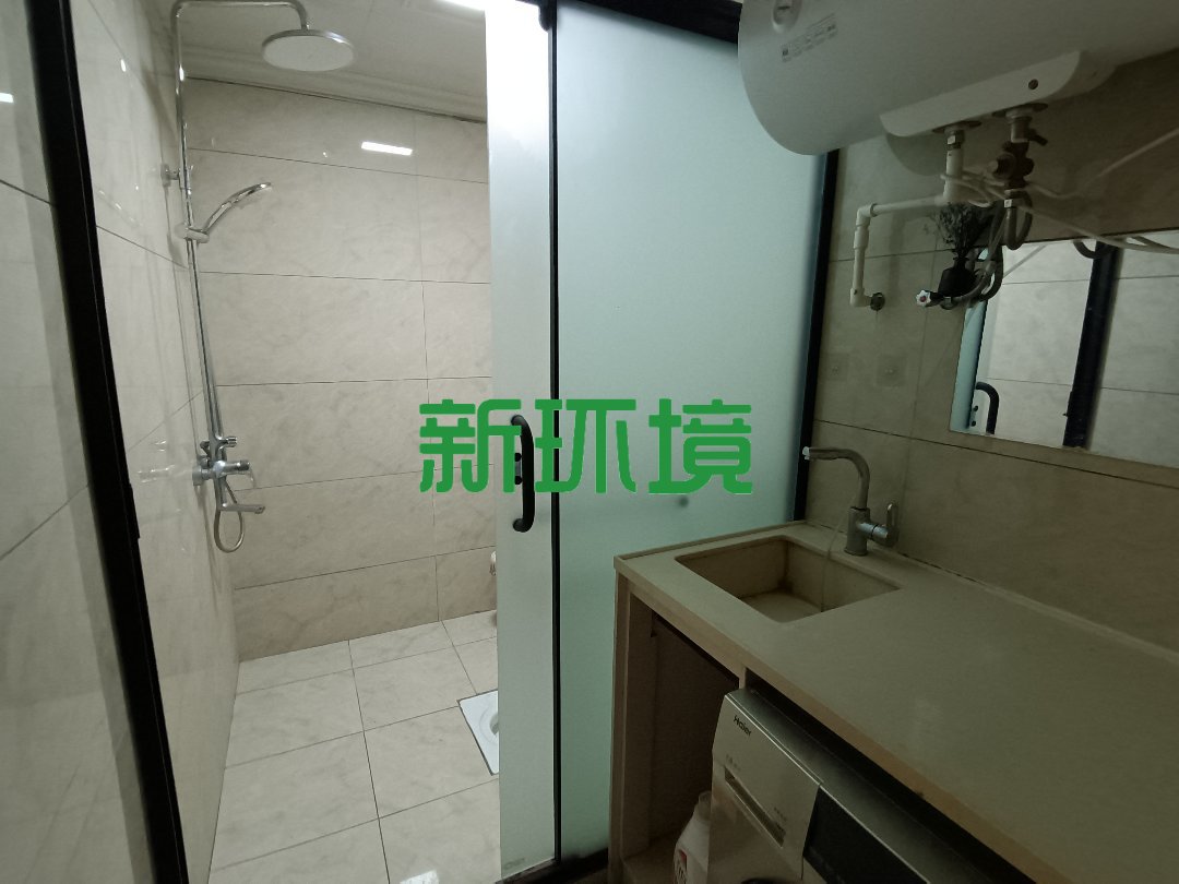 东方明珠  3室2厅2卫   60.80万客厅
