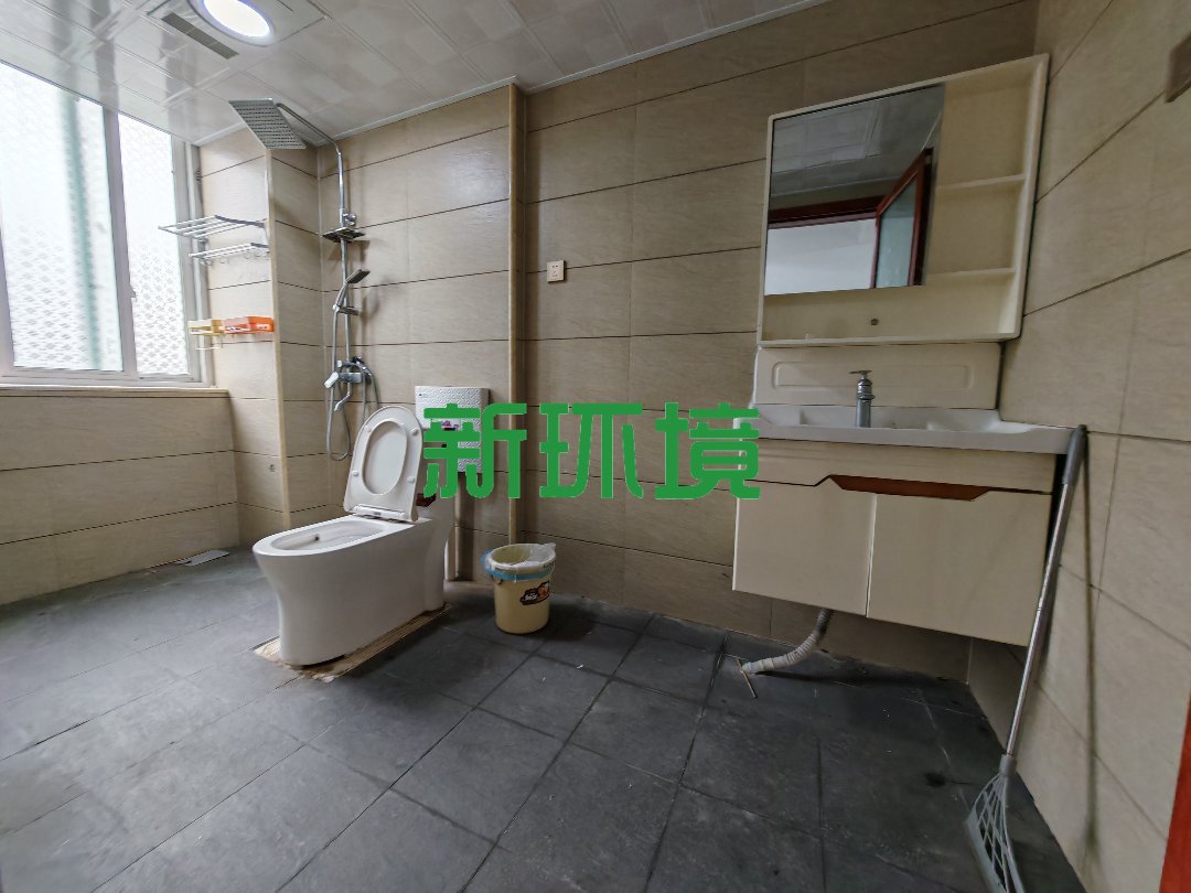 山城上品  5室2厅2卫   90.00万客厅