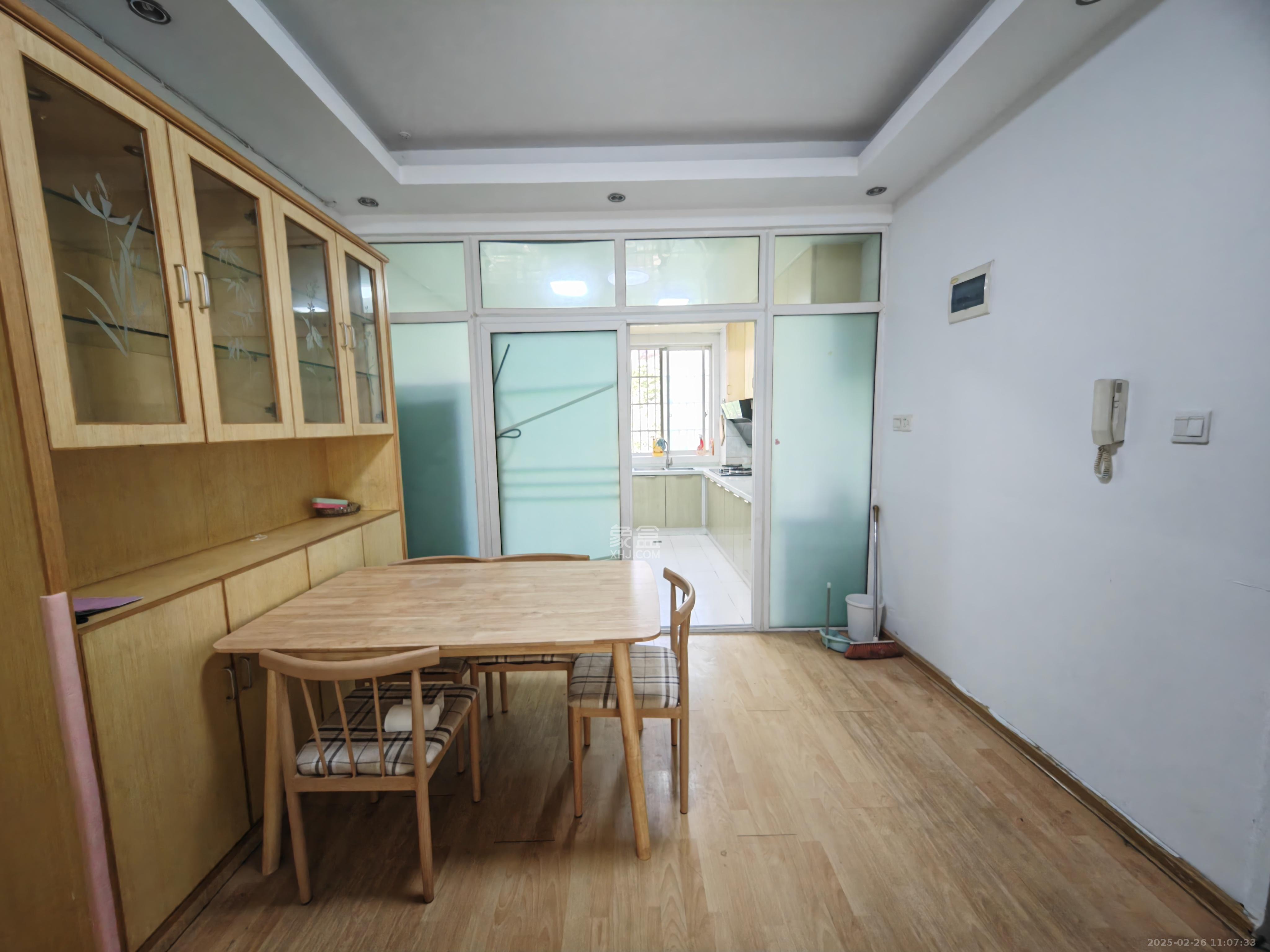 红树湾  3室2厅2卫   1800.00元/月室内图
