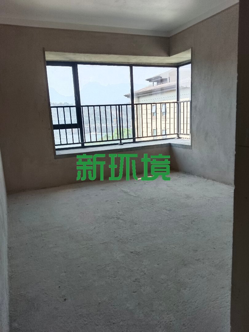 荣盛华府  4室2厅2卫   150.00万客厅