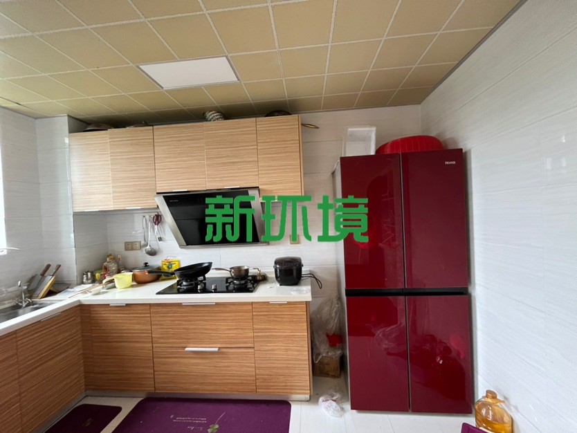 栗源小区  5室2厅2卫   145.00万客厅