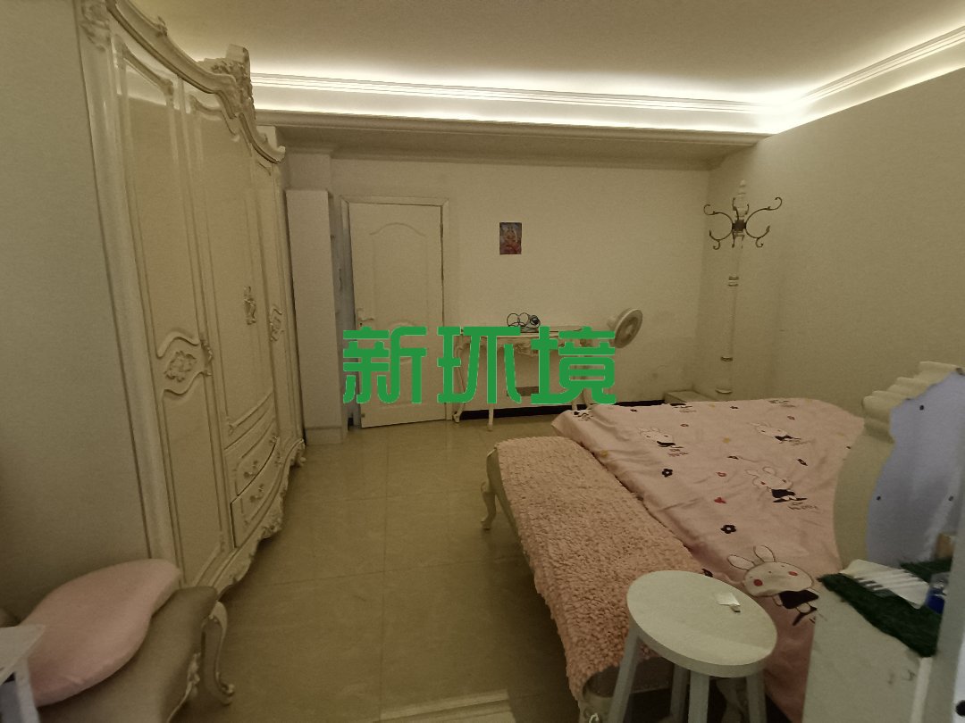 东方明珠  3室2厅2卫   60.80万客厅