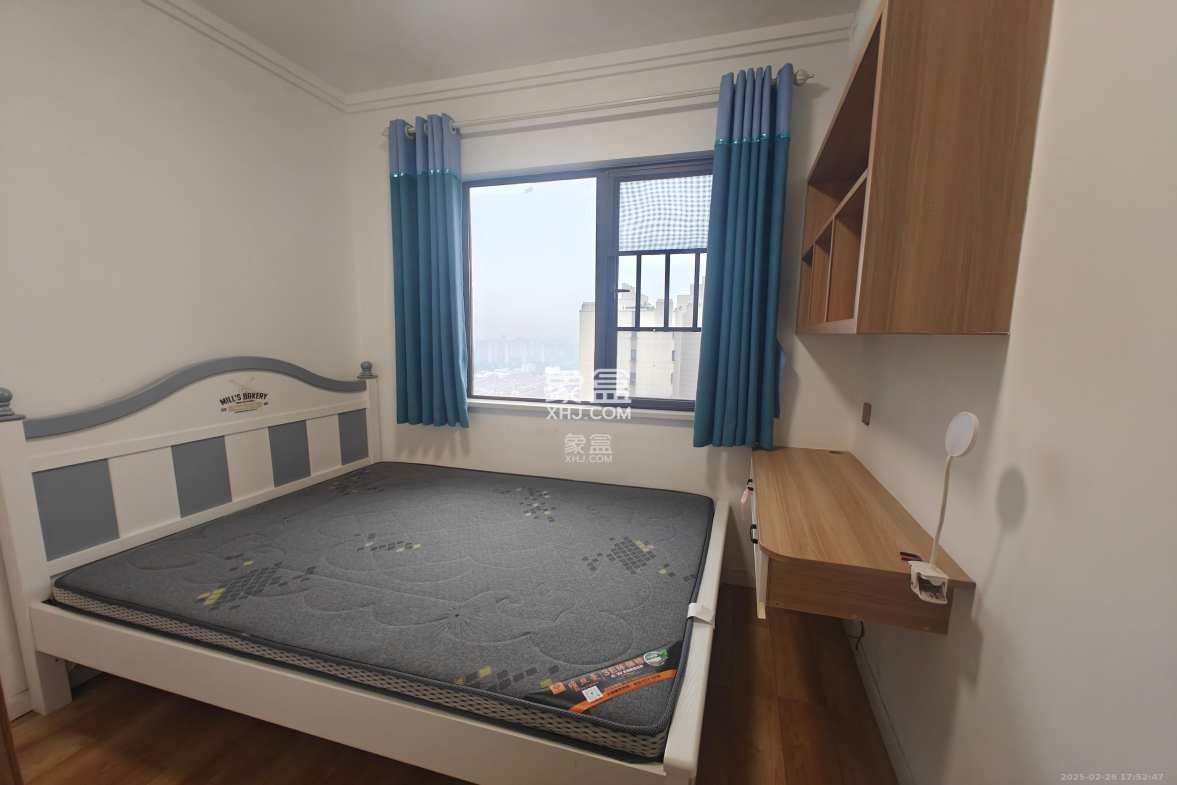 华润置地广场二期 3室2厅1卫 2500.0元/月 华润置地广场二期 3室2厅1卫 2500.0元/月室内图