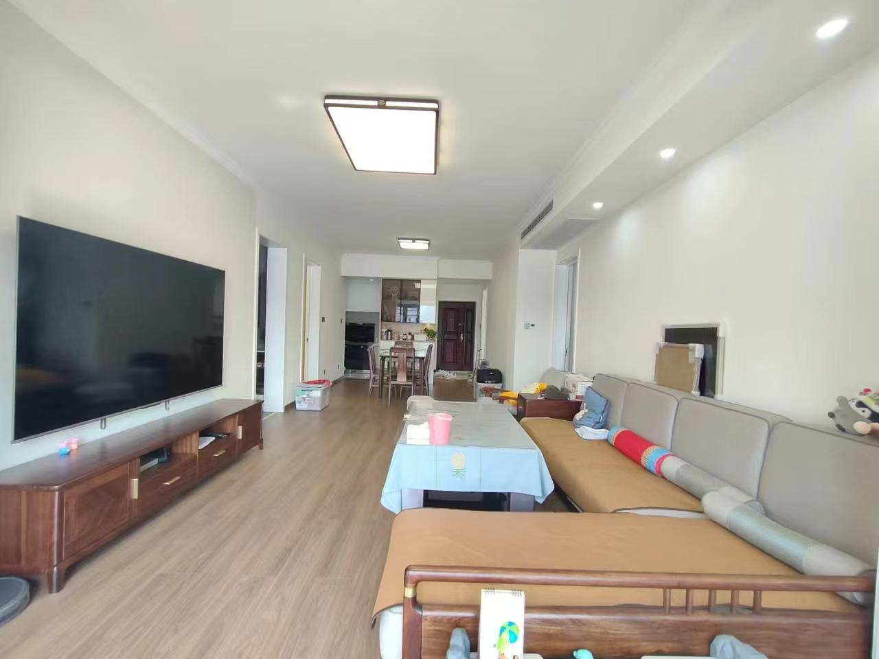 吉大汉珠山府 3室2厅2卫 98.8万 吉大汉珠山府 3室2厅2卫 98.8万客厅