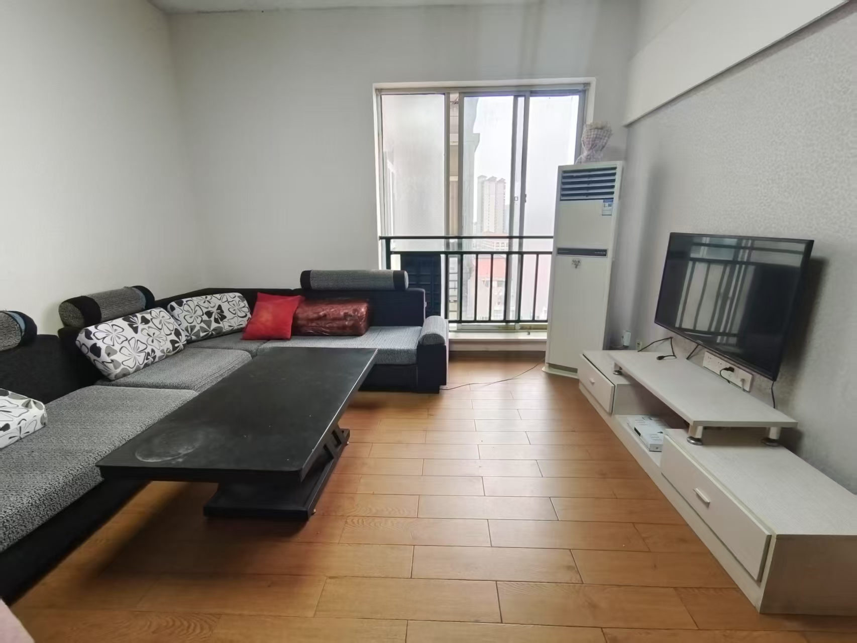 鸿泰国际 2室2厅1卫 1600.0元/月 鸿泰国际 2室2厅1卫 1600.0元/月室内图