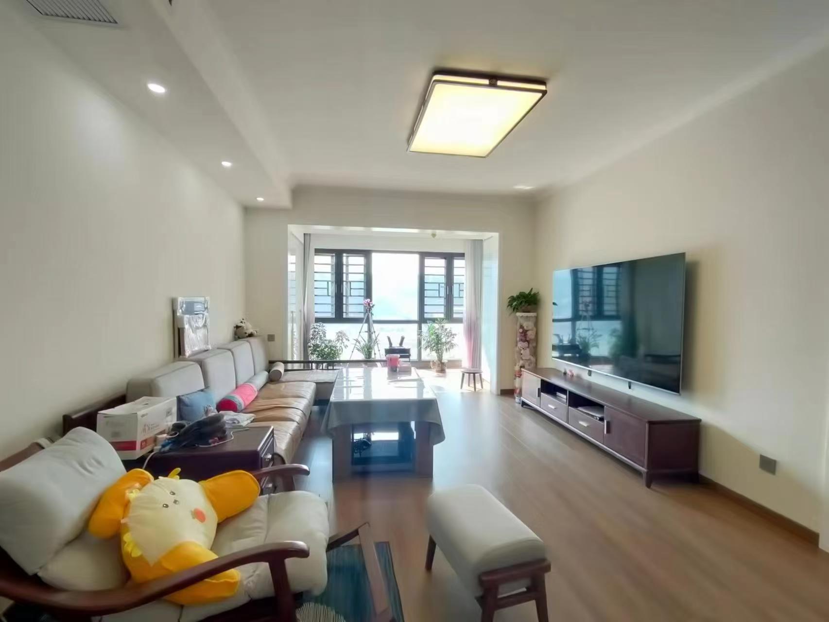 吉大汉珠山府 3室2厅2卫 98.8万 吉大汉珠山府 3室2厅2卫 98.8万客厅