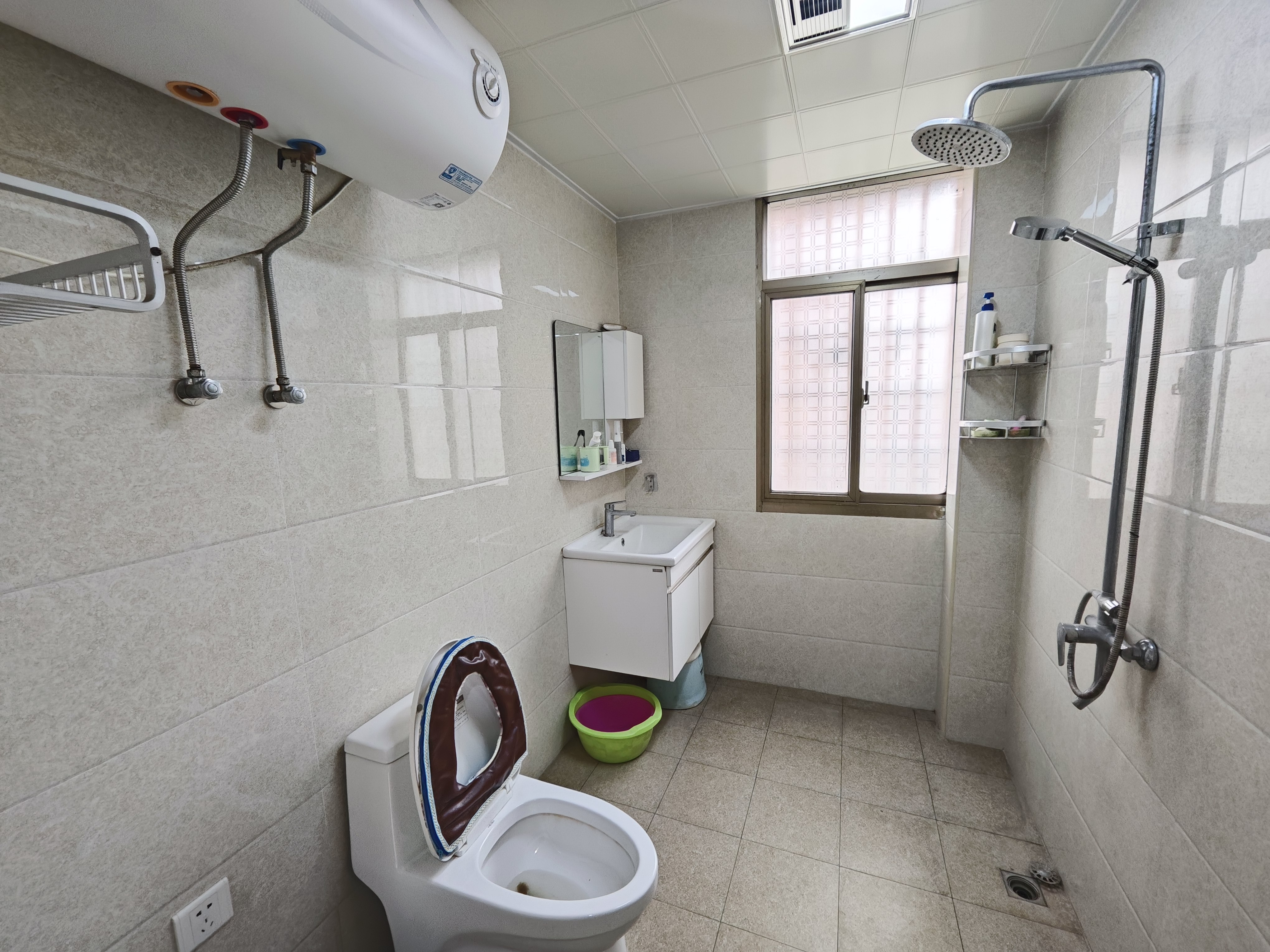 东方豪苑 3室2厅2卫 1800.0元/月 东方豪苑 3室2厅2卫 1800.0元/月室内图