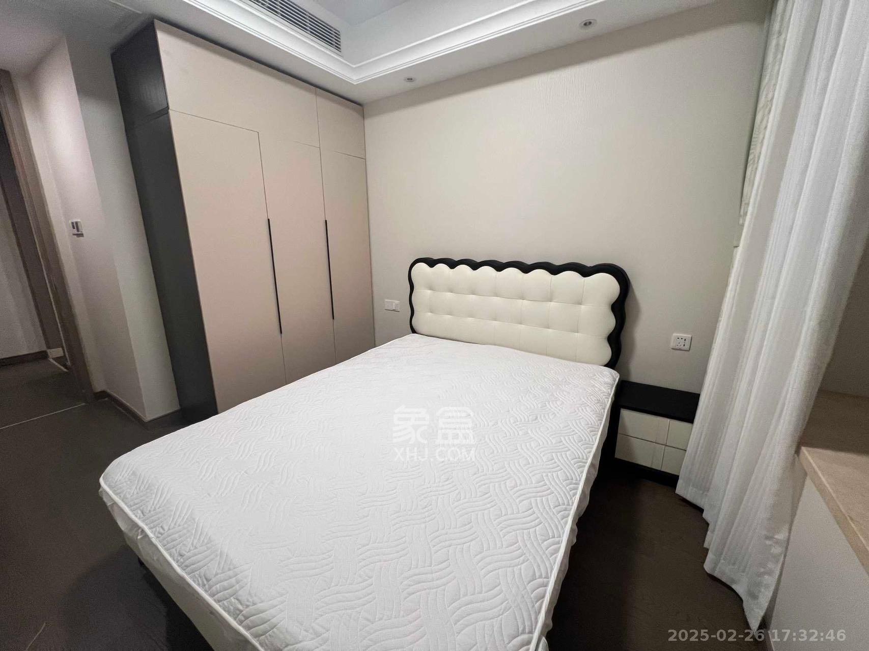 新力铂园(江山云著) 3室2厅2卫 4500.0元/月 新力铂园(江山云著) 3室2厅2卫 4500.0元/月室内图