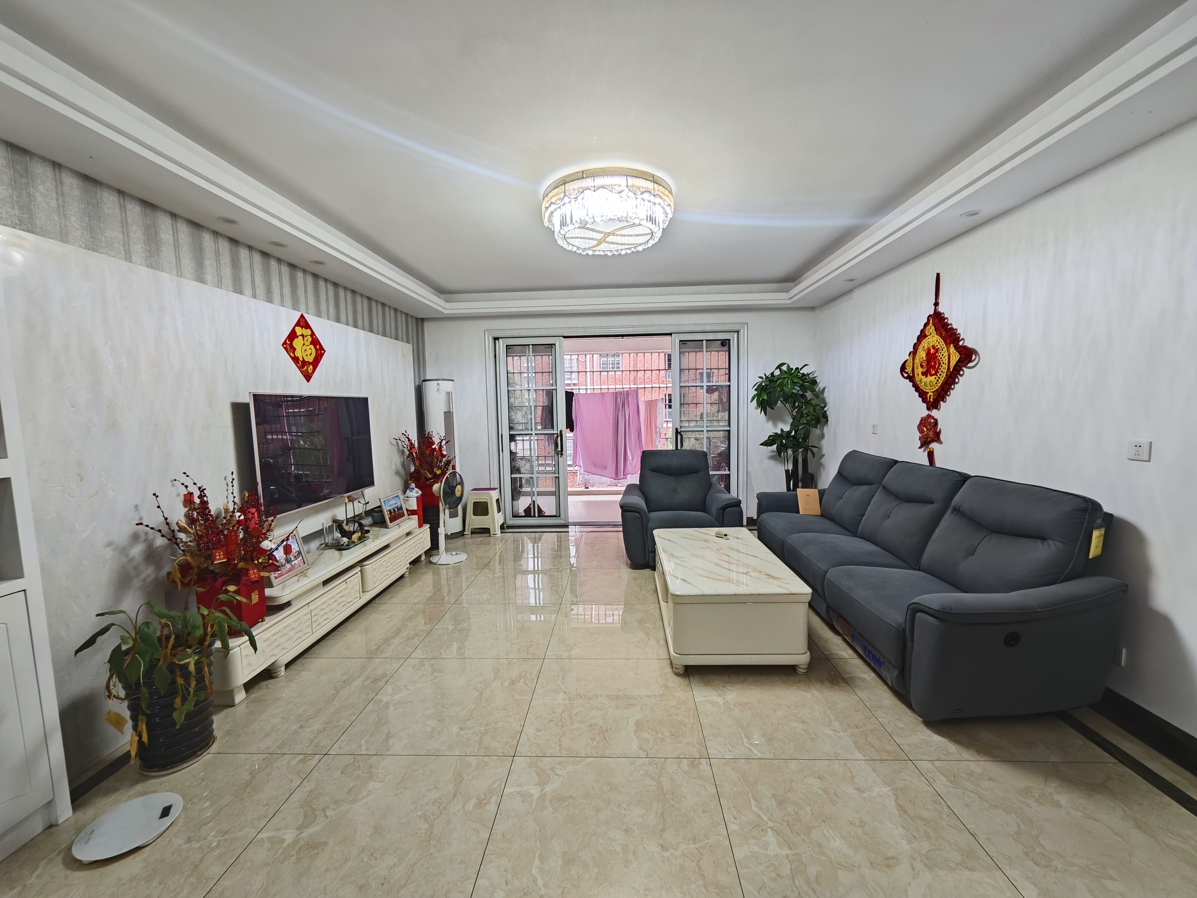 东方豪苑  3室2厅2卫    1800.0元/月