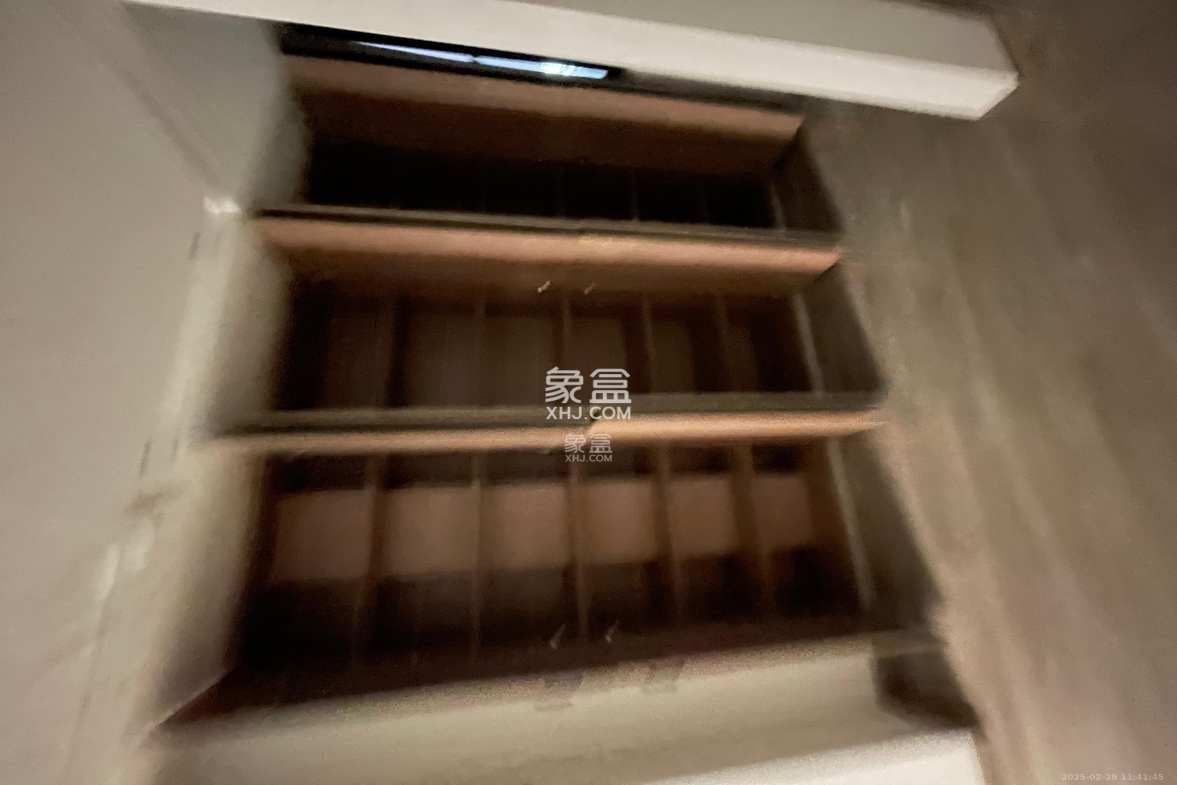 欧亚达国际广场 5室1厅1卫 5500.0元/月 欧亚达国际广场 5室1厅1卫 5500.0元/月室内图