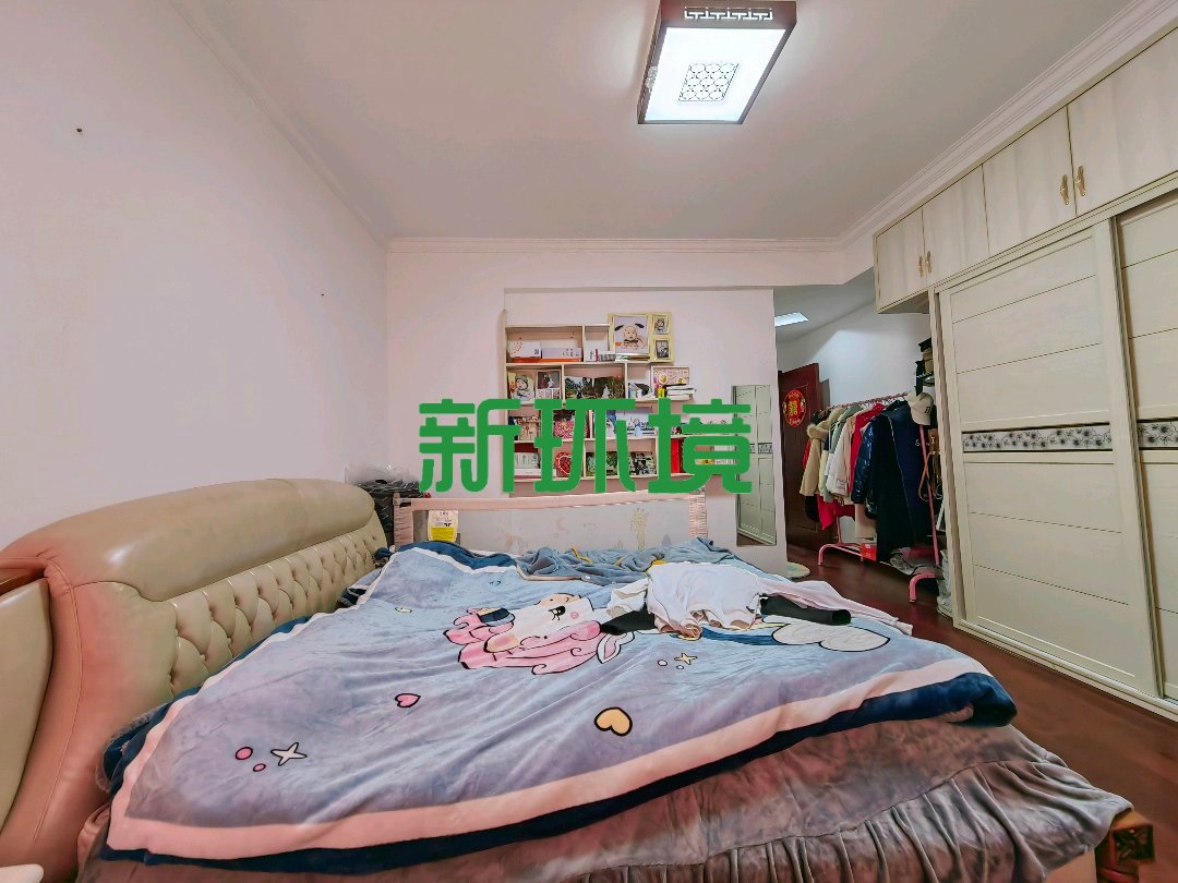 天门壹号  3室2厅2卫   88.00万客厅