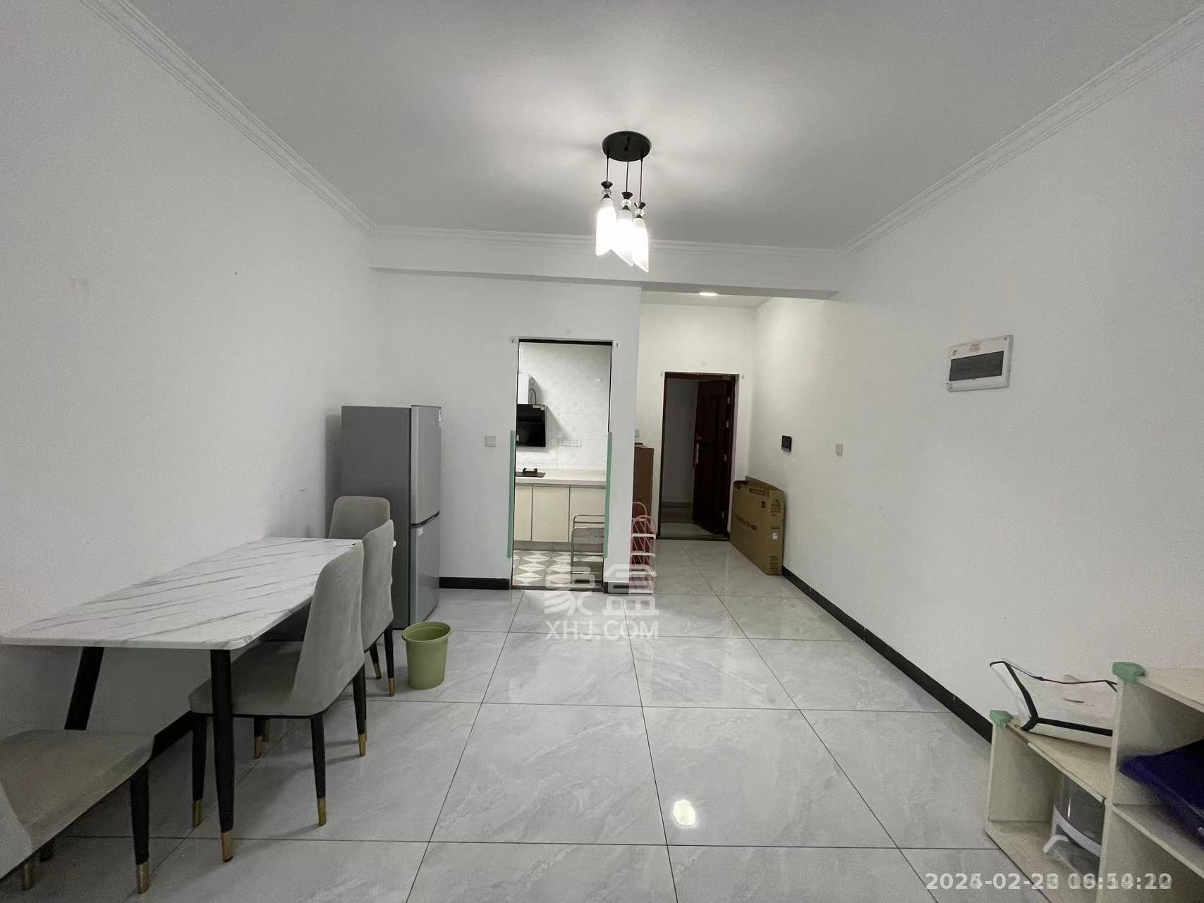 春藤小镇 3室2厅2卫 1500.0元/月 春藤小镇 3室2厅2卫 1500.0元/月室内图