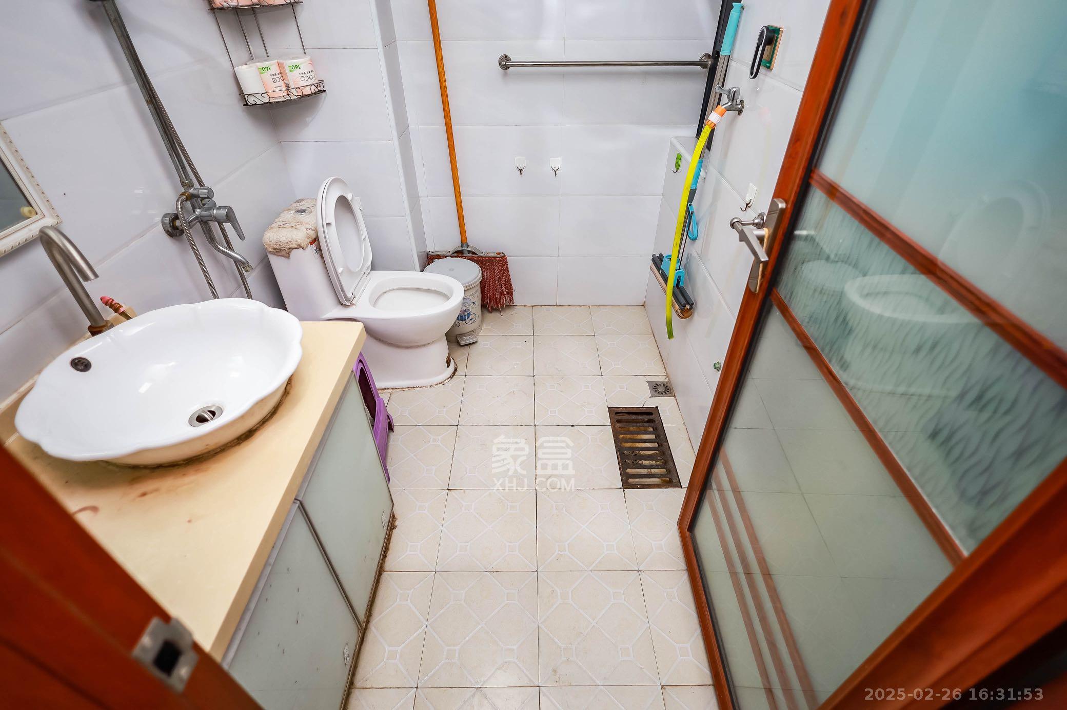 山水新城 3室2厅1卫 1000.0元/月 山水新城 3室2厅1卫 1000.0元/月室内图