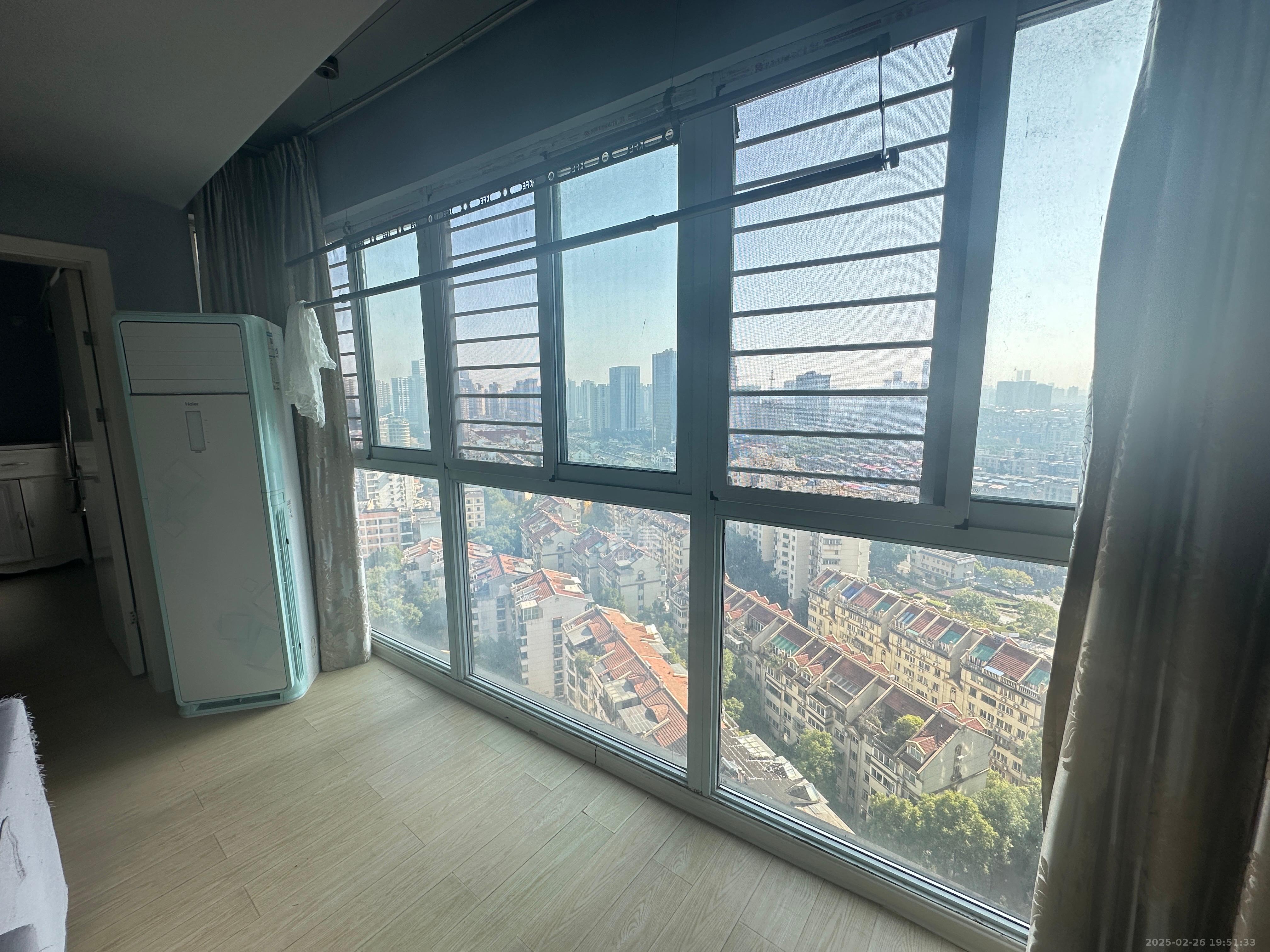 上东辛顿公寓  3室1厅1卫   2400.00元/月室内图