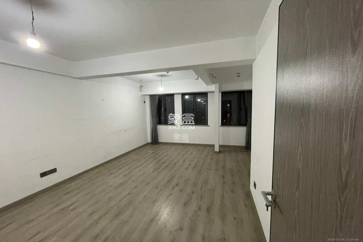 欧亚达国际广场 5室1厅1卫 5500.0元/月 欧亚达国际广场 5室1厅1卫 5500.0元/月室内图