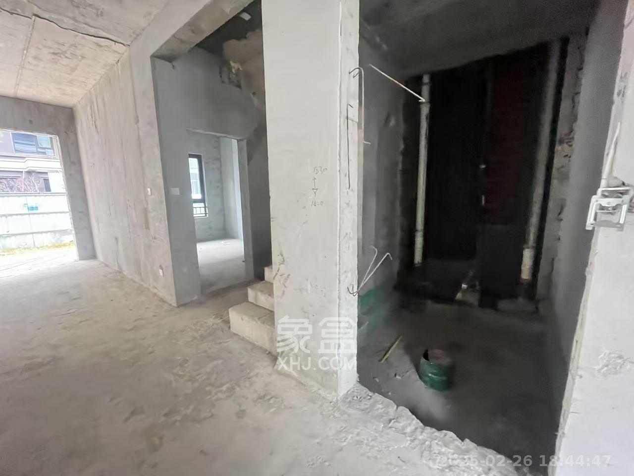 东原麓印长江C区  4室2厅2卫   6000.00元/月
