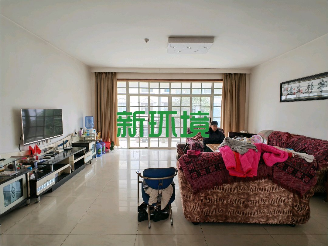 南庄花园 4室2厅2卫 135.0万 南庄花园 4室2厅2卫 135.0万客厅