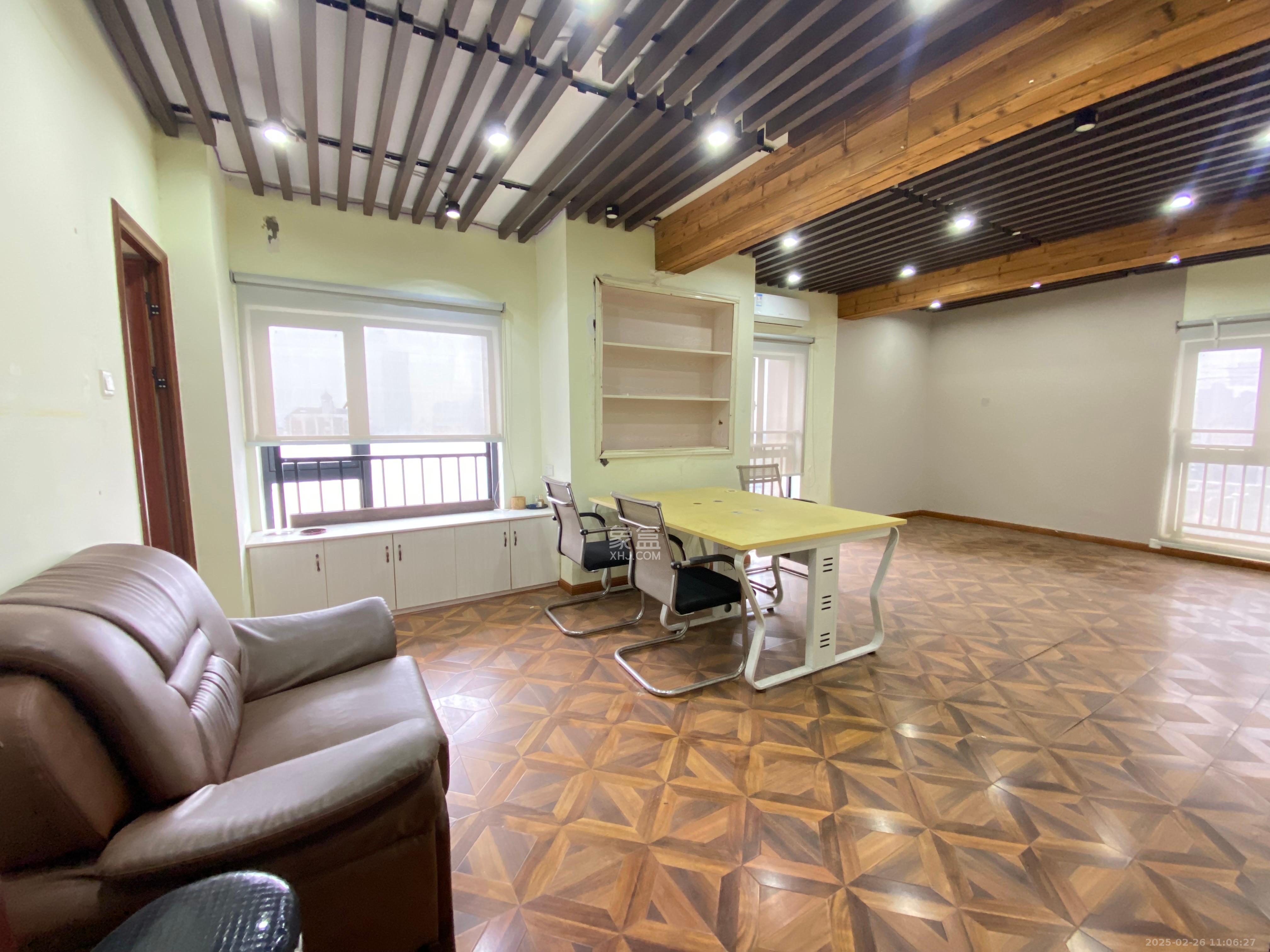 星大峰汇商务楼  1室2厅1卫    6800.0元/月 星大峰汇商务楼  1室2厅1卫    6800.0元/月室内图