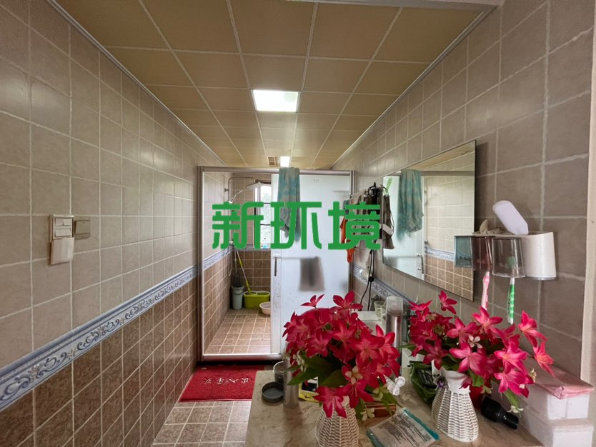 栗源小区  5室2厅2卫   145.00万客厅