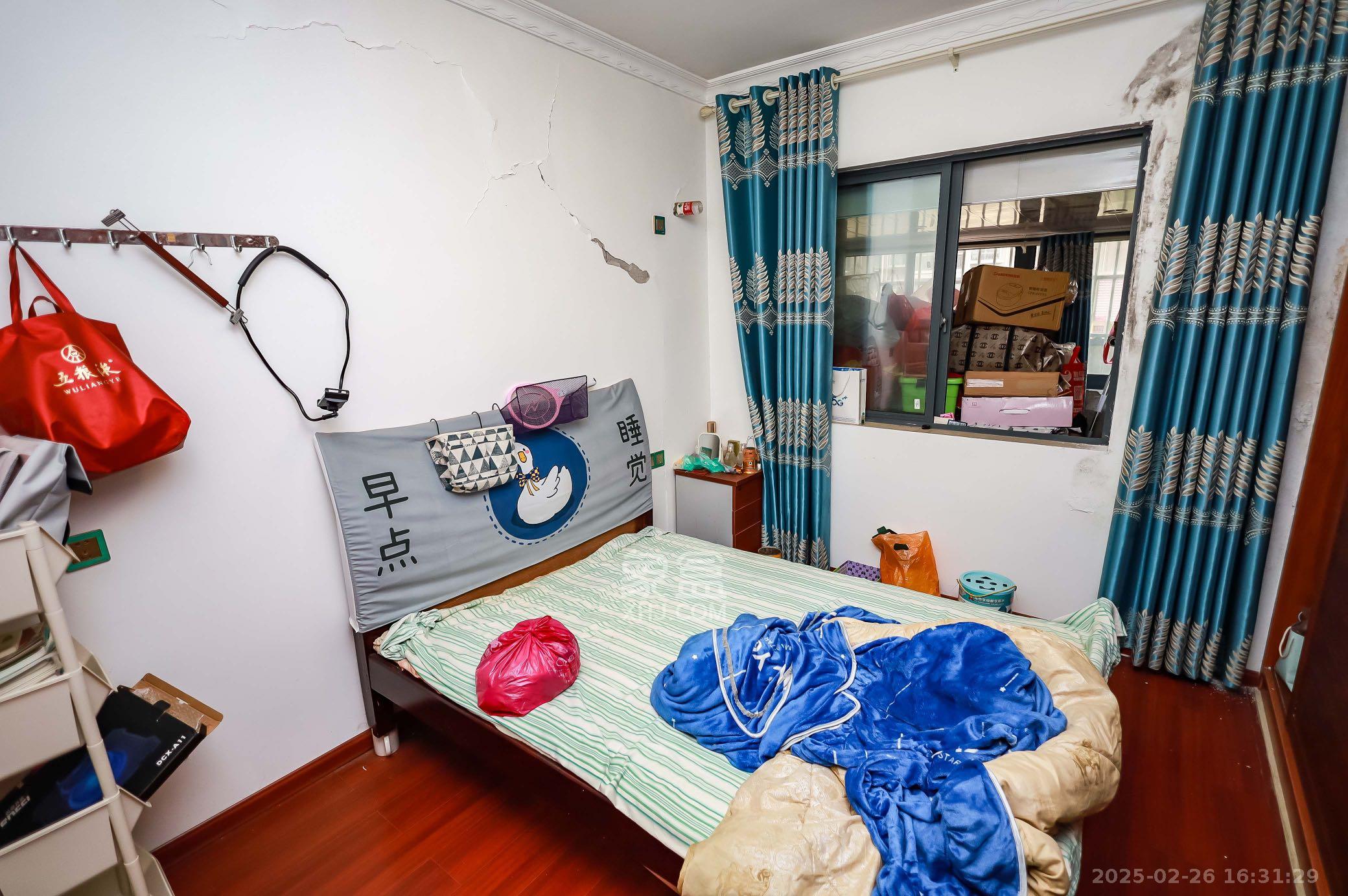 山水新城 3室2厅1卫 1000.0元/月 山水新城 3室2厅1卫 1000.0元/月室内图