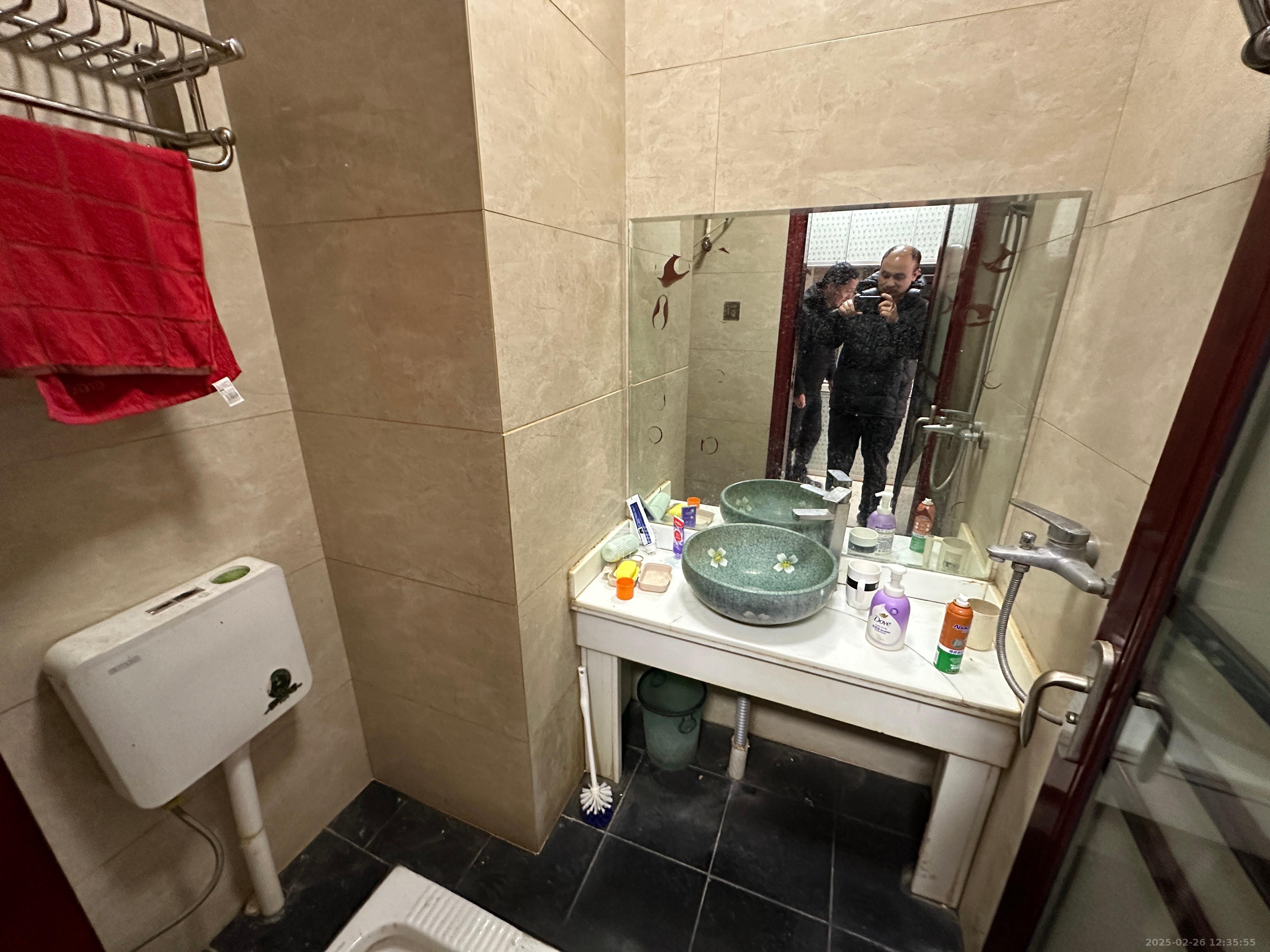 华侨假日中心(晟华苑) 1室1厅1卫 1500.0元/月 华侨假日中心(晟华苑) 1室1厅1卫 1500.0元/月室内图