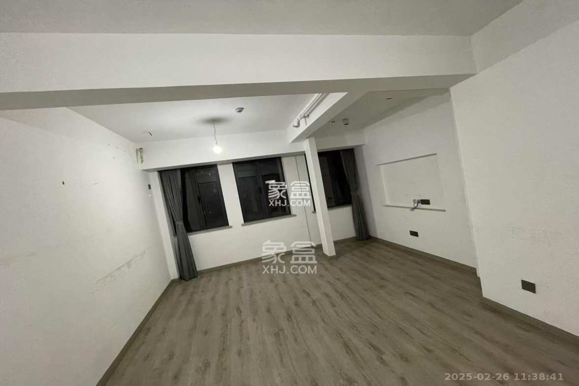 欧亚达国际广场 5室1厅1卫 5500.0元/月 欧亚达国际广场 5室1厅1卫 5500.0元/月室内图