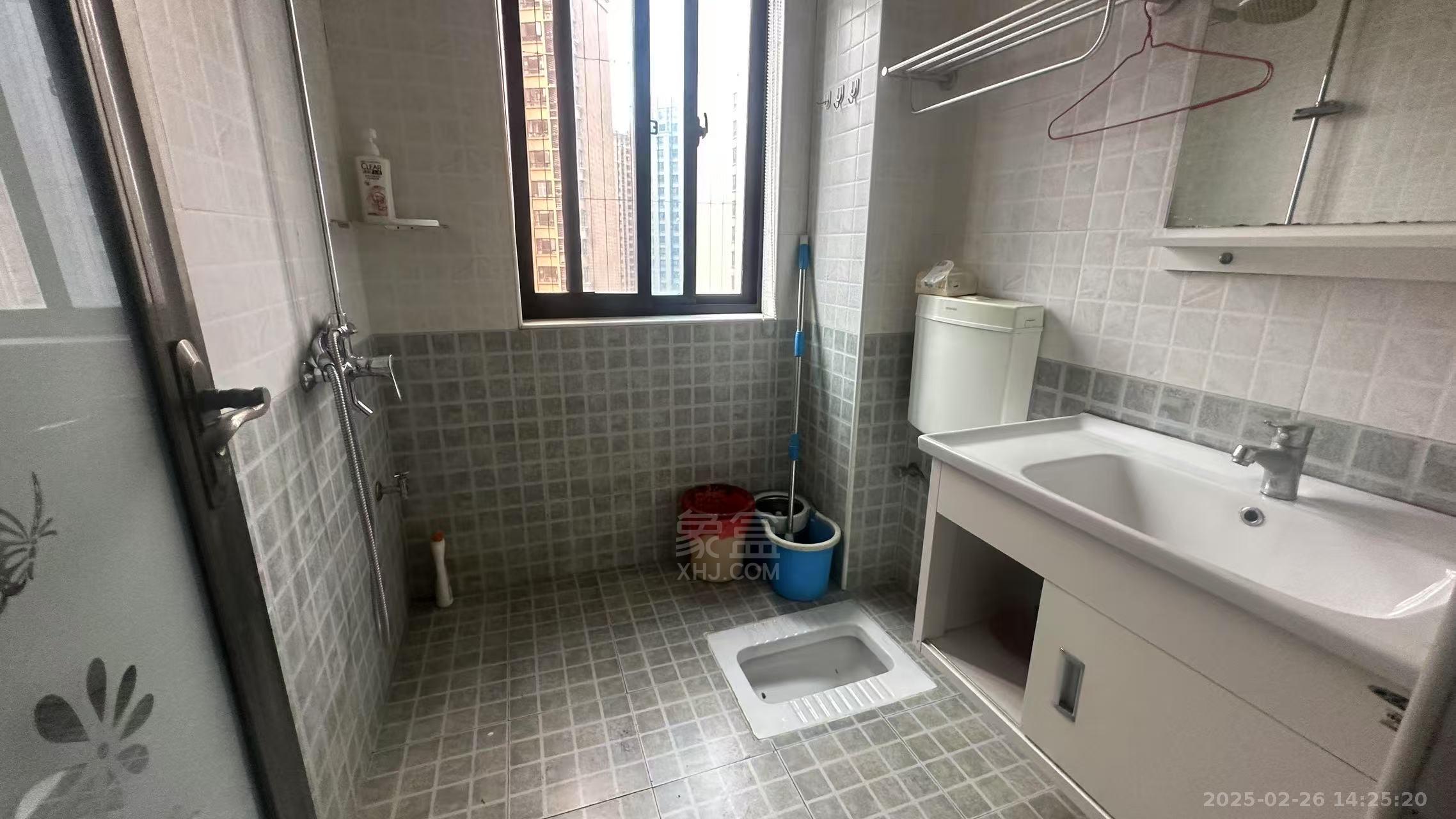 龙腾国际 3室2厅2卫 1800.0元/月 龙腾国际 3室2厅2卫 1800.0元/月室内图