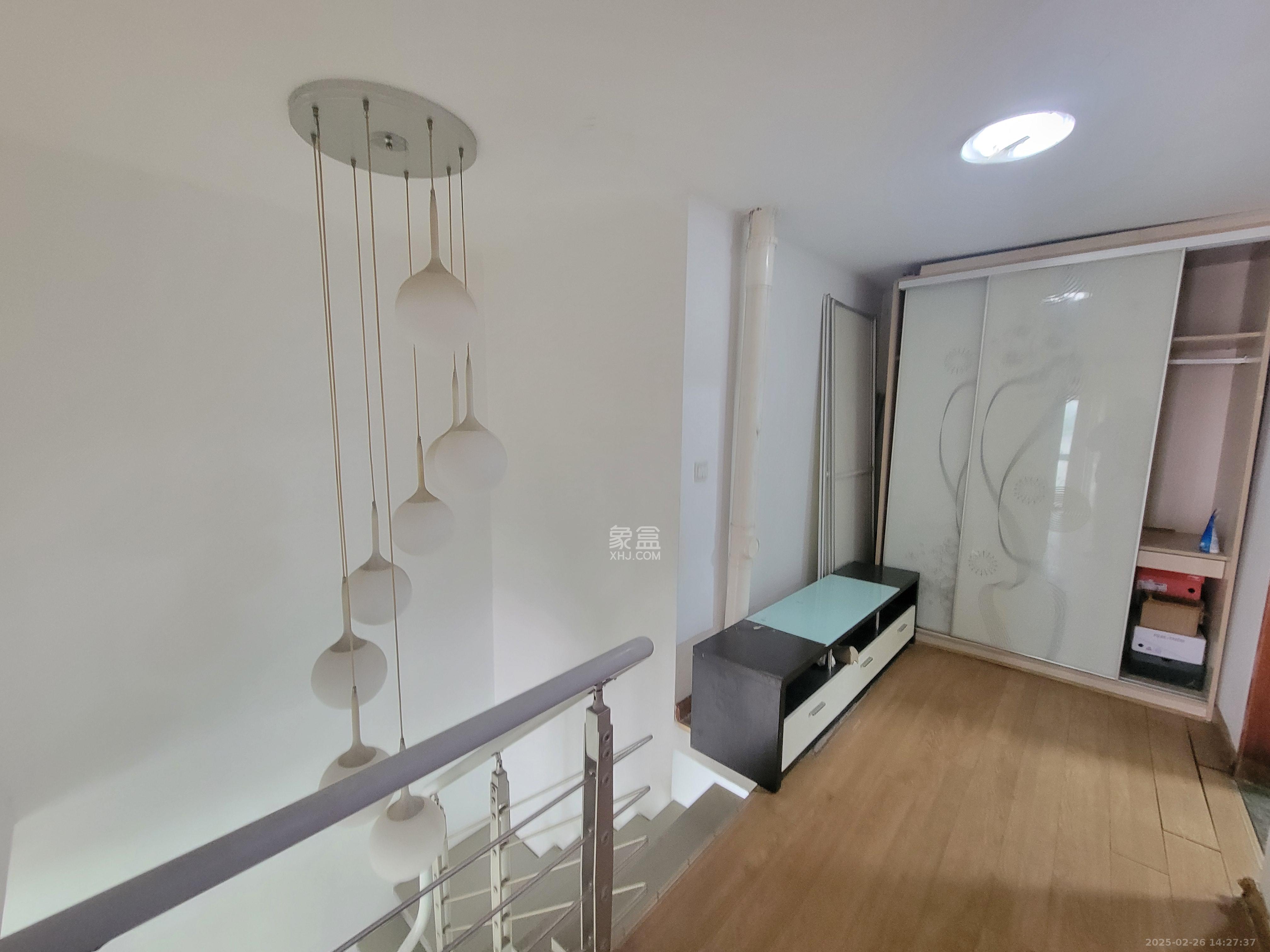 兰亭峰景 1室2厅1卫 2200.0元/月 兰亭峰景 1室2厅1卫 2200.0元/月室内图