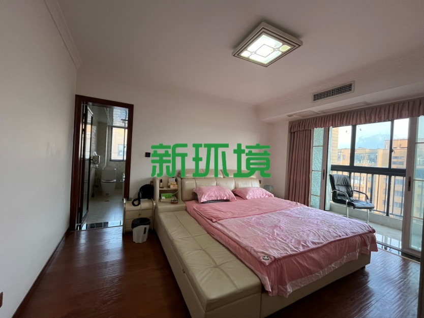 鑫成君泰  6室2厅3卫   135.00万客厅