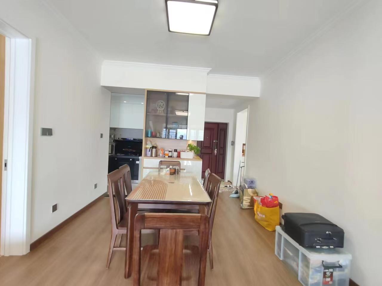 吉大汉珠山府 3室2厅2卫 98.8万 吉大汉珠山府 3室2厅2卫 98.8万客厅