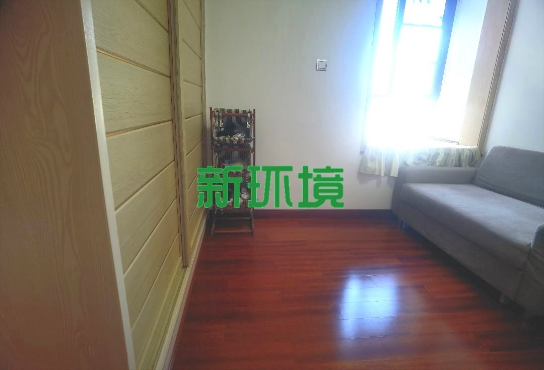 宏天绿城  4室2厅2卫   85.00万客厅