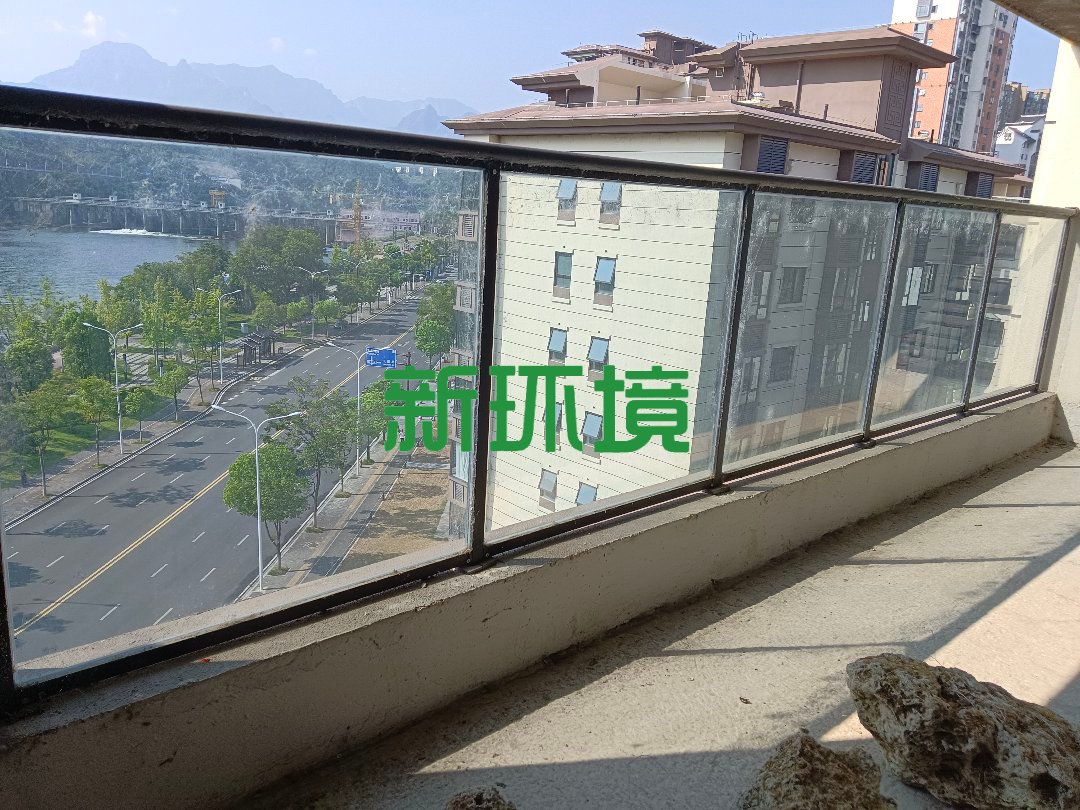 荣盛华府  4室2厅2卫   150.00万客厅
