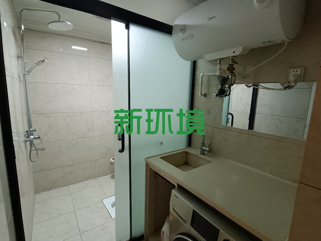东方明珠  3室2厅2卫   60.80万客厅