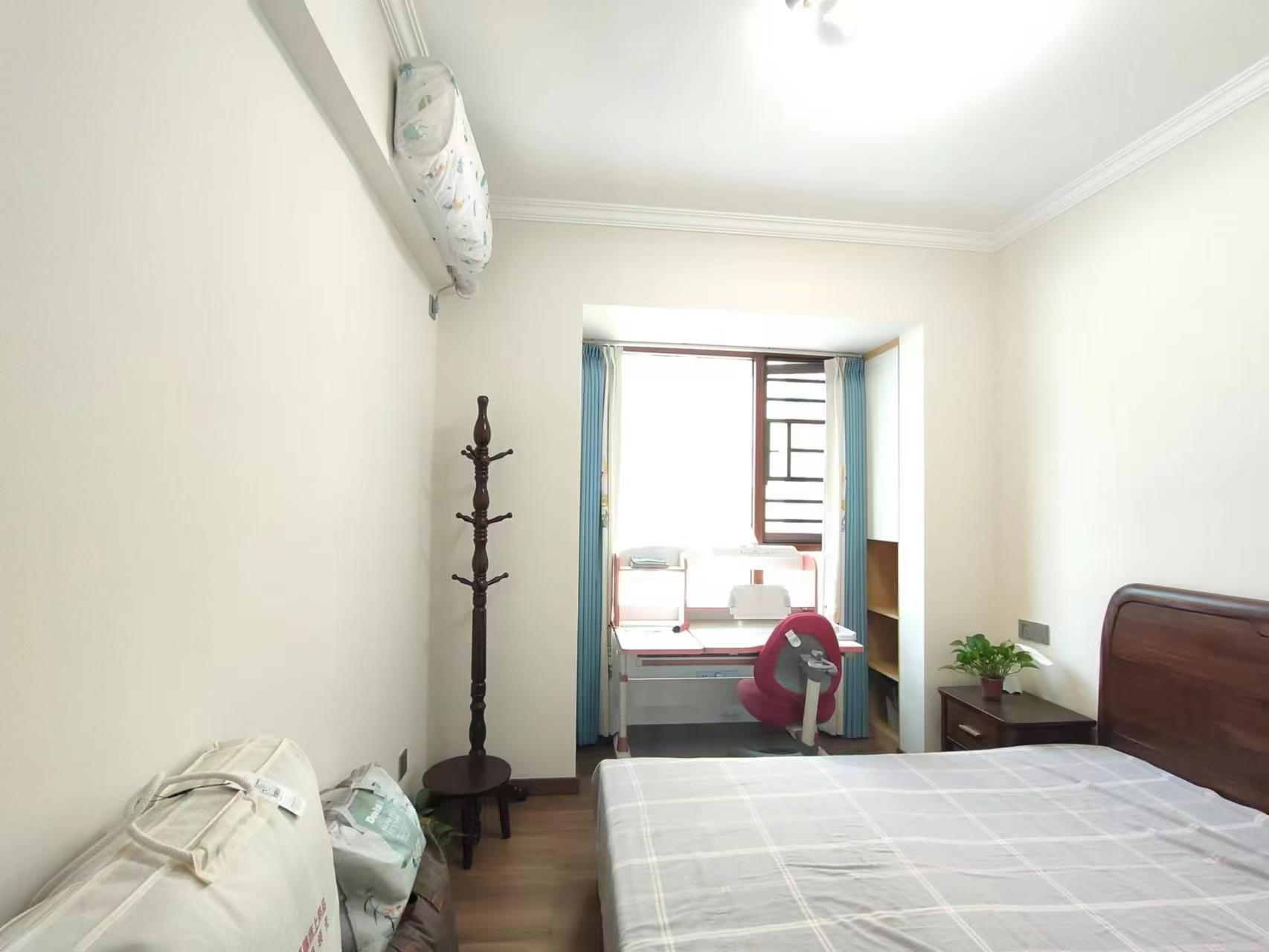 吉大汉珠山府 3室2厅2卫 98.8万 吉大汉珠山府 3室2厅2卫 98.8万客厅