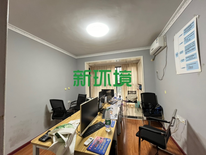 公园世家  3室2厅2卫   73.00万客厅