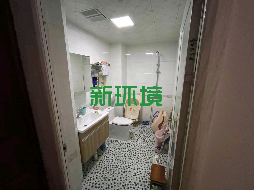 华都国际花园  3室2厅2卫   78.00万客厅