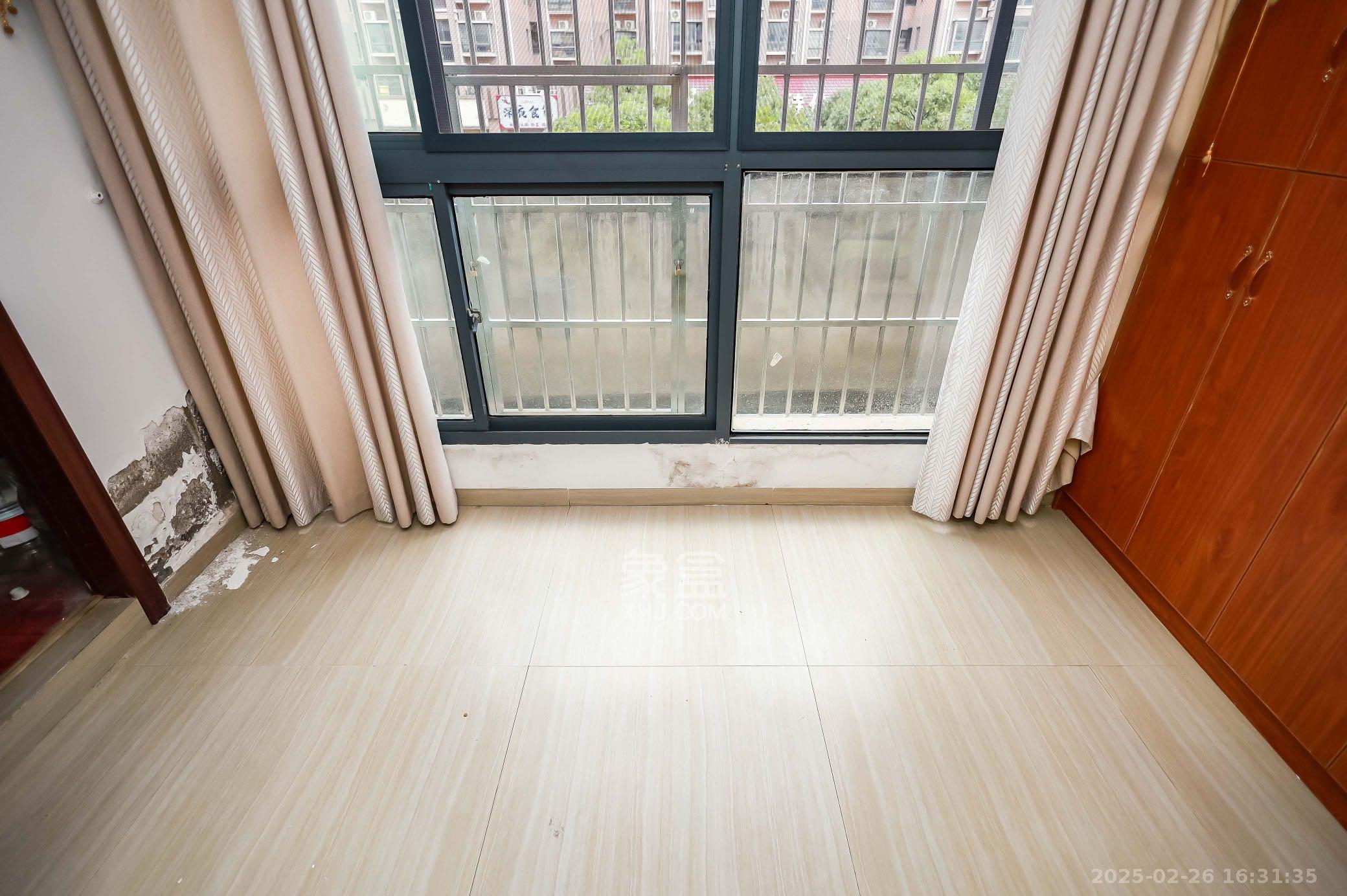 山水新城 3室2厅1卫 1000.0元/月 山水新城 3室2厅1卫 1000.0元/月室内图