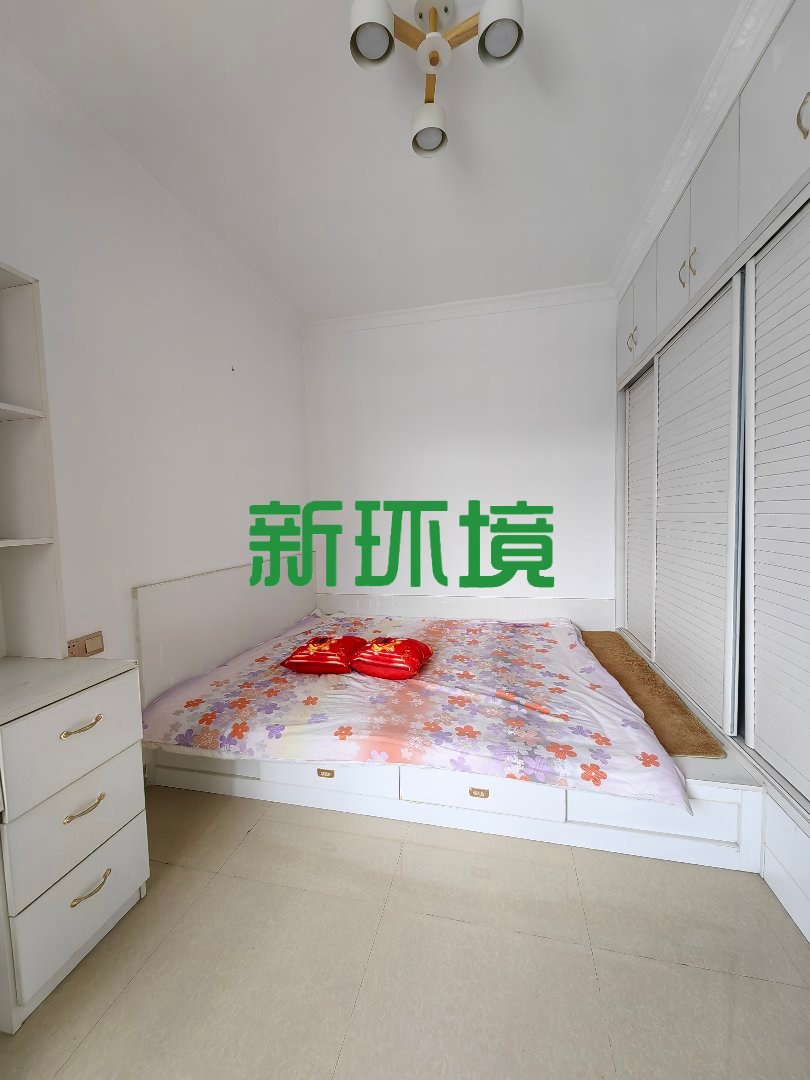 东方明珠  2室2厅1卫   50.80万客厅